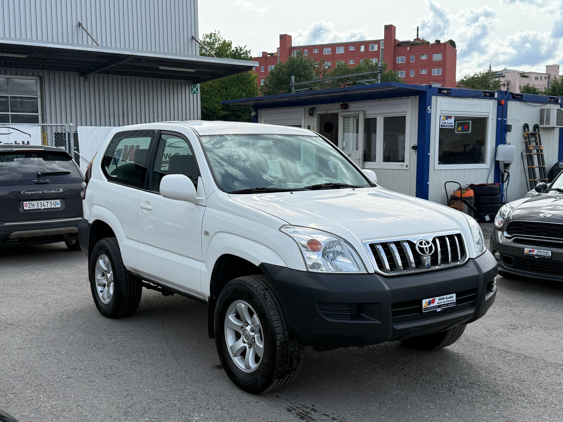 TOYOTA Land Cruiser 3.0 TD Linea Terra / Frisch ab MFK 03.06.2026 / 8-fach bereift / AHK 2800kg / Klimaanlage-image-2