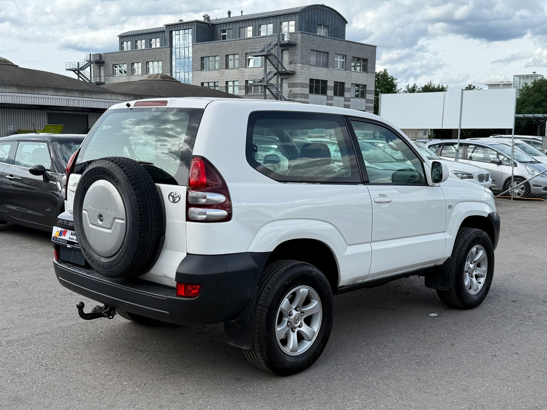 TOYOTA Land Cruiser 3.0 TD Linea Terra / Frisch ab MFK 03.06.2026 / 8-fach bereift / AHK 2800kg / Klimaanlage-image-3