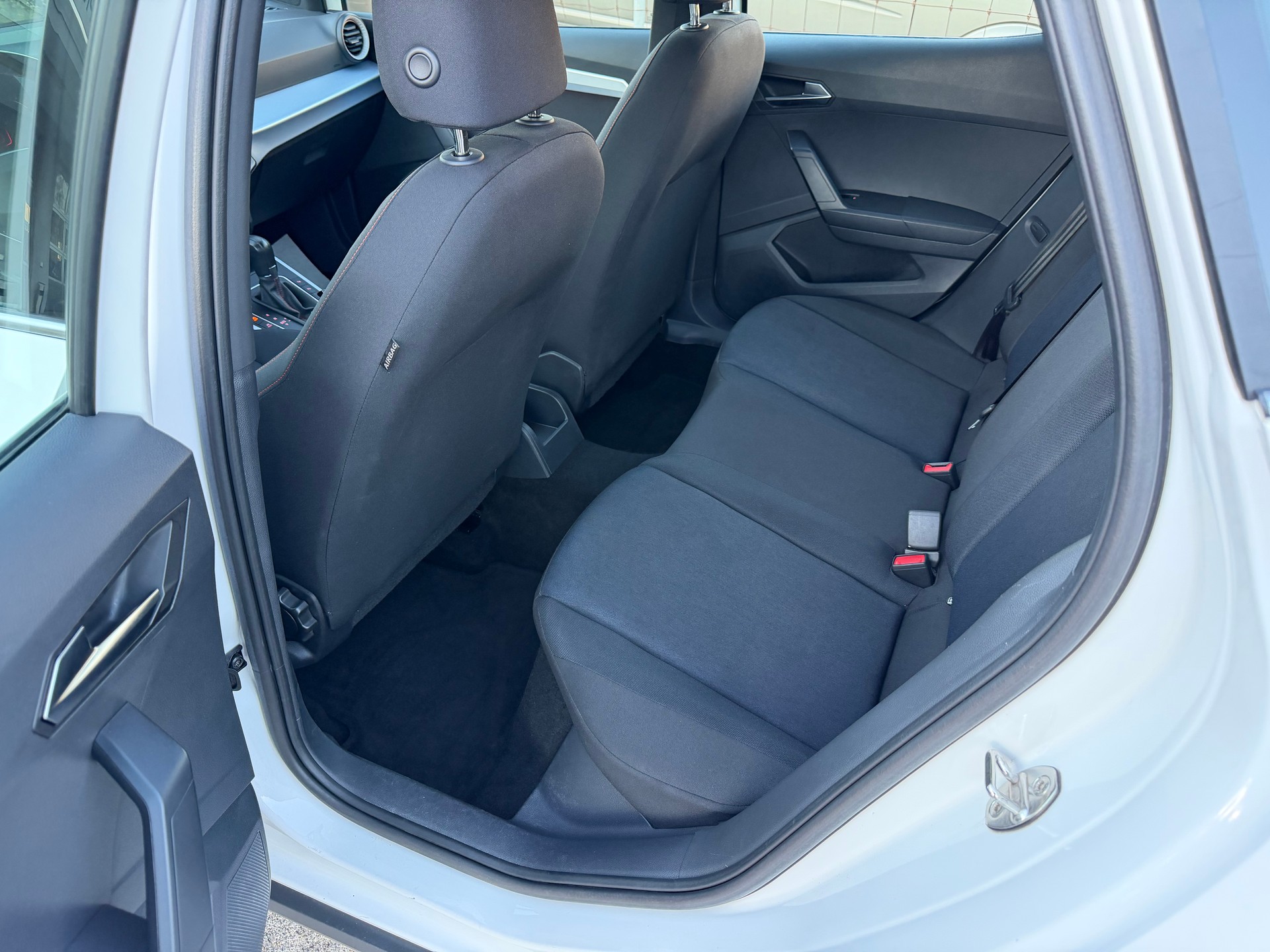 SEAT Arona 1.0 TSI 110PS FR DSG **Top-Angebot**-image-7