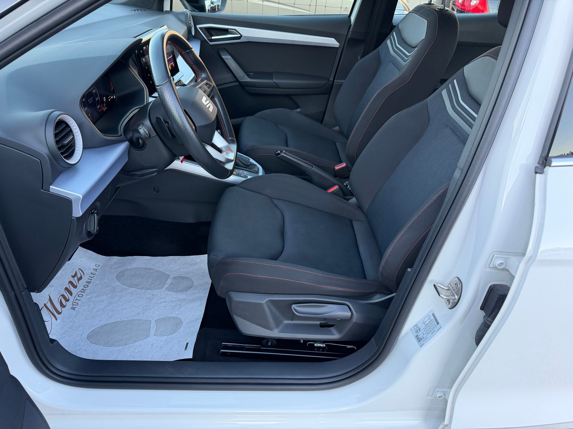 SEAT Arona 1.0 TSI 110PS FR DSG **Top-Angebot**-image-5