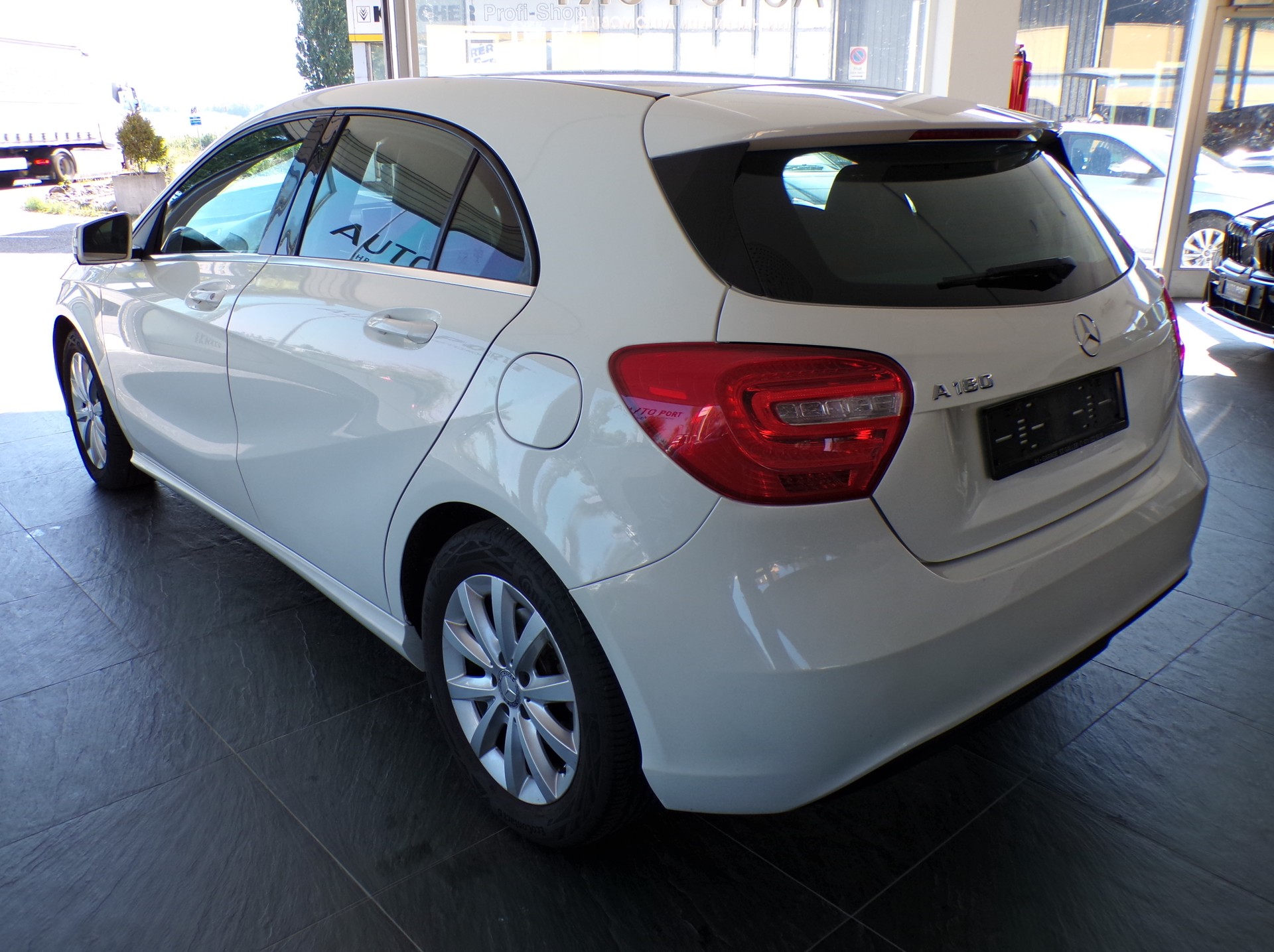 MERCEDES-BENZ A 180 Urban-image-3