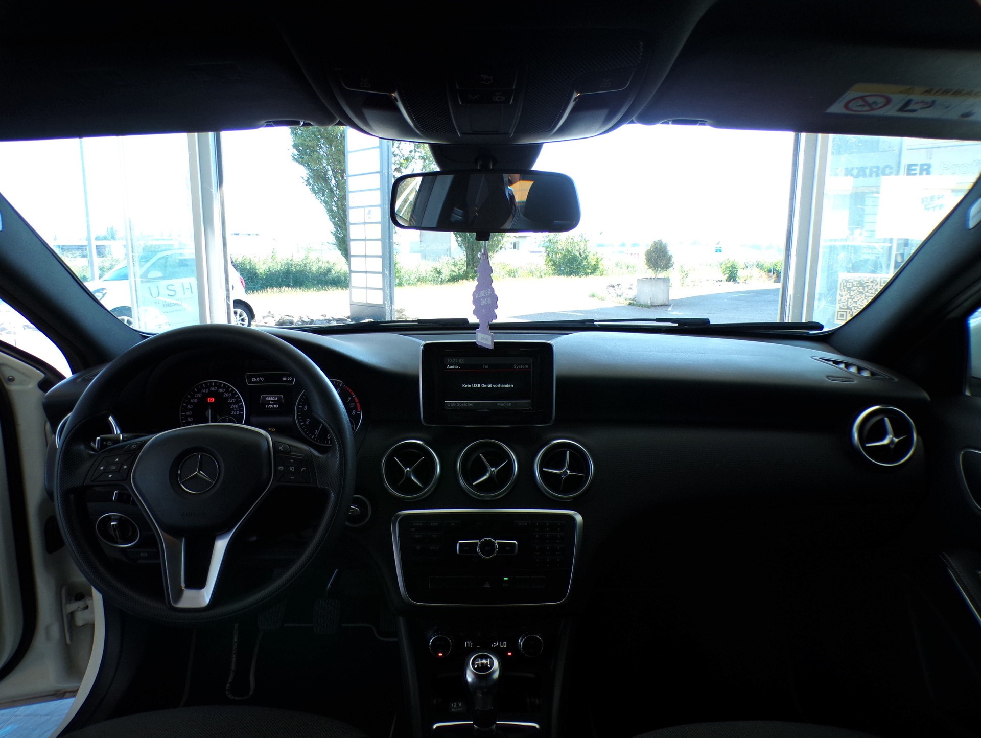 MERCEDES-BENZ A 180 Urban-image-5