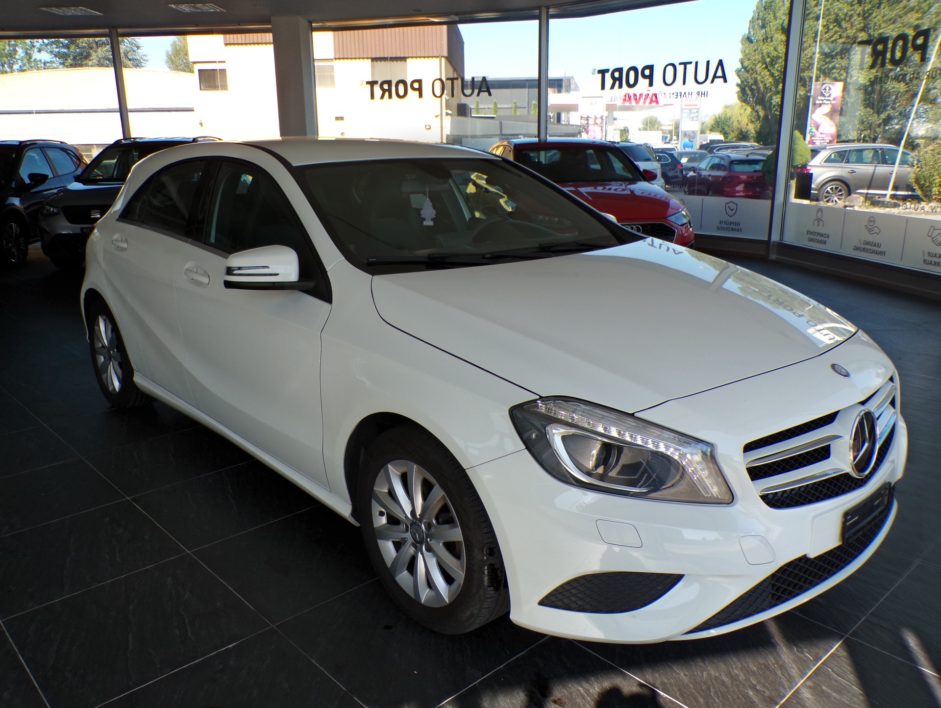 MERCEDES-BENZ A 180 Urban-image-1