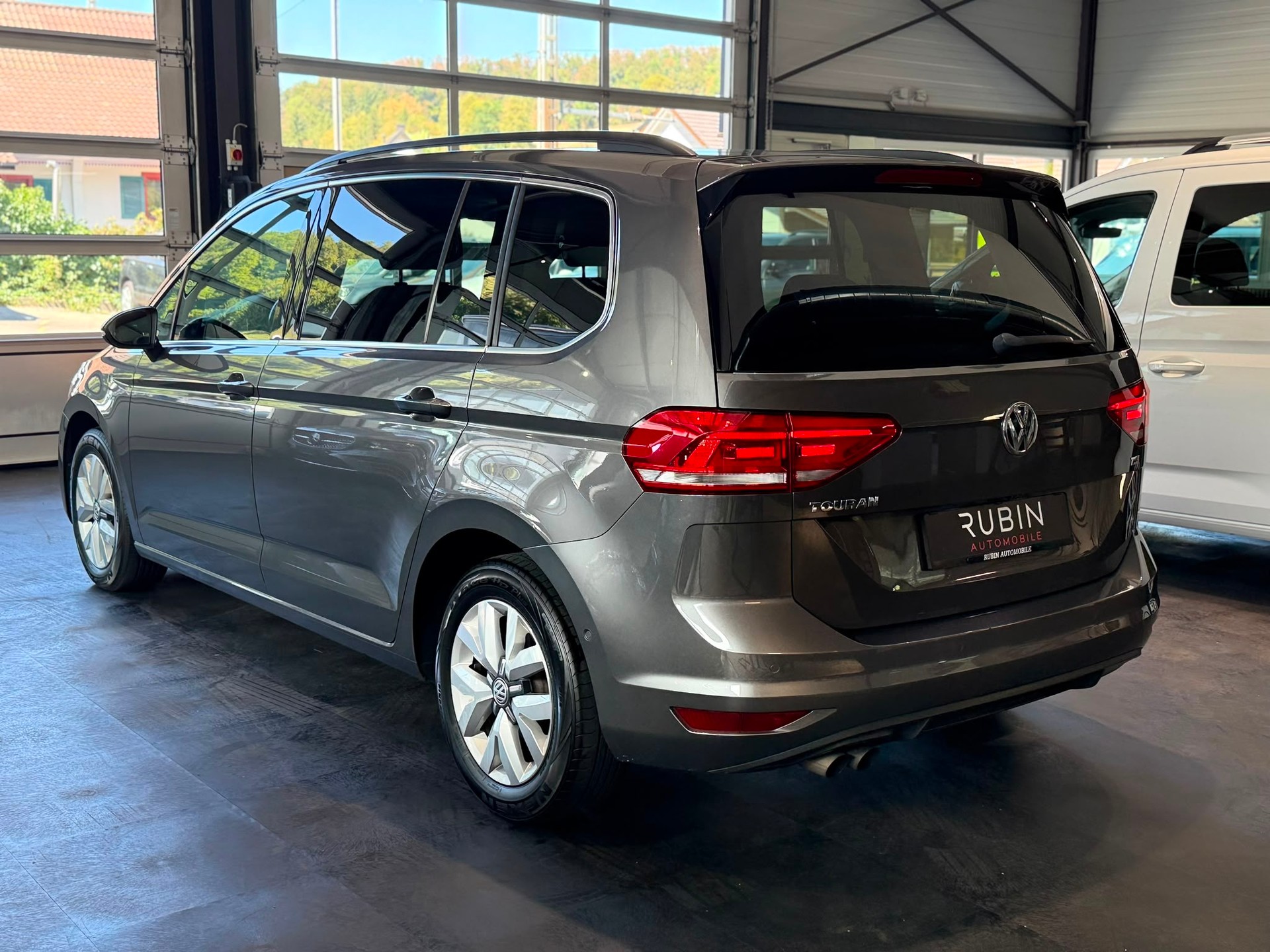 VW Touran 1.4 TSI BlueMotion Technology Comfortline DSG-image-2