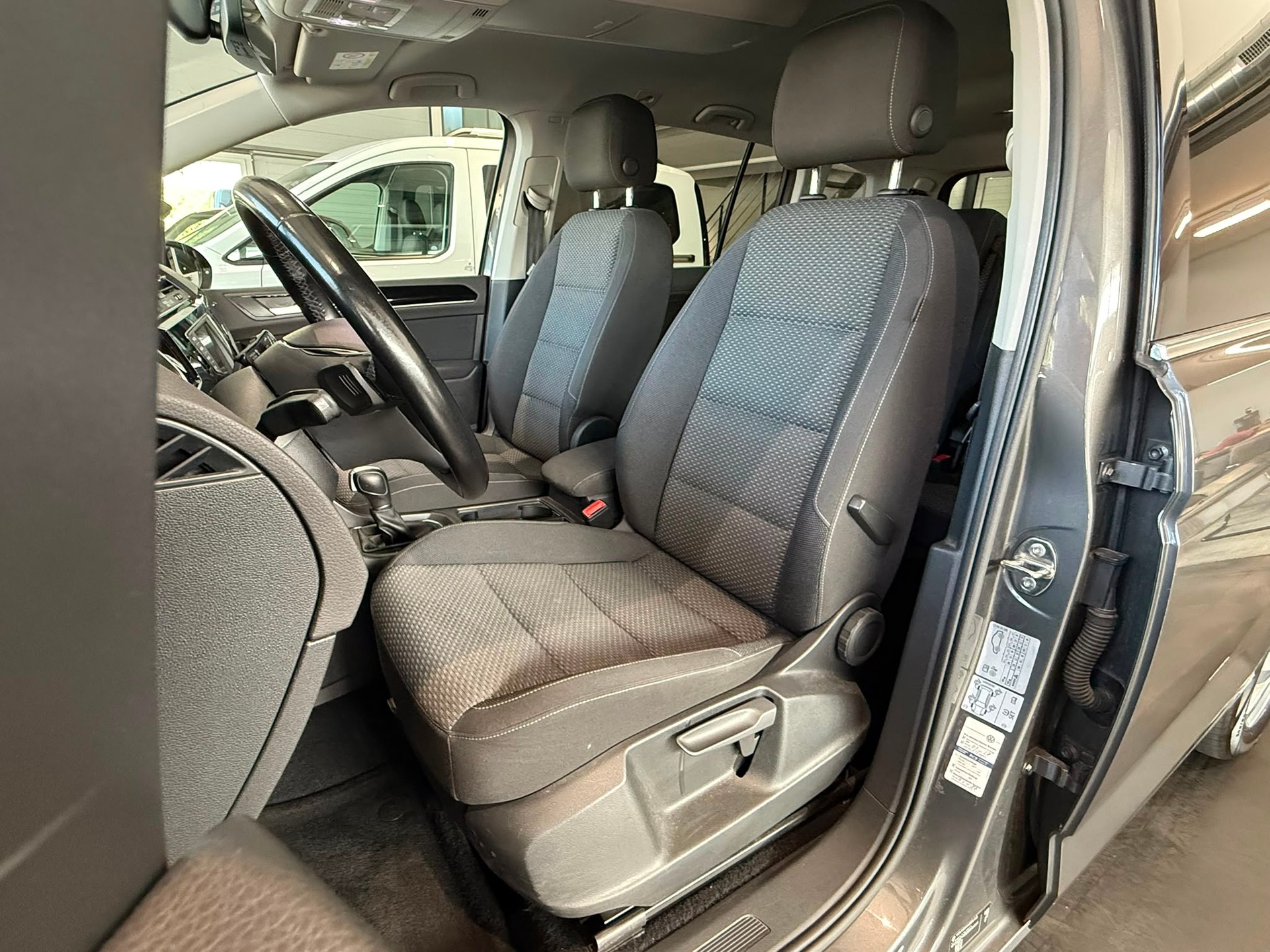 VW Touran 1.4 TSI BlueMotion Technology Comfortline DSG-image-8