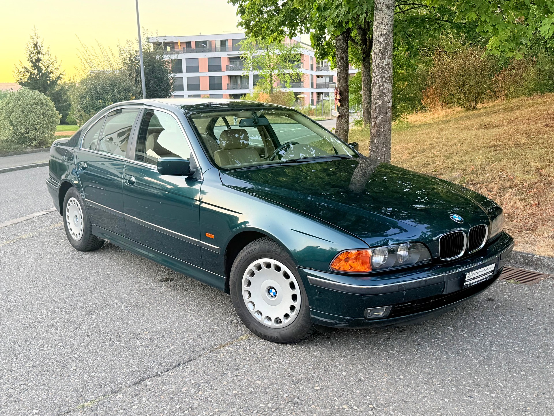 BMW 528i-image-0