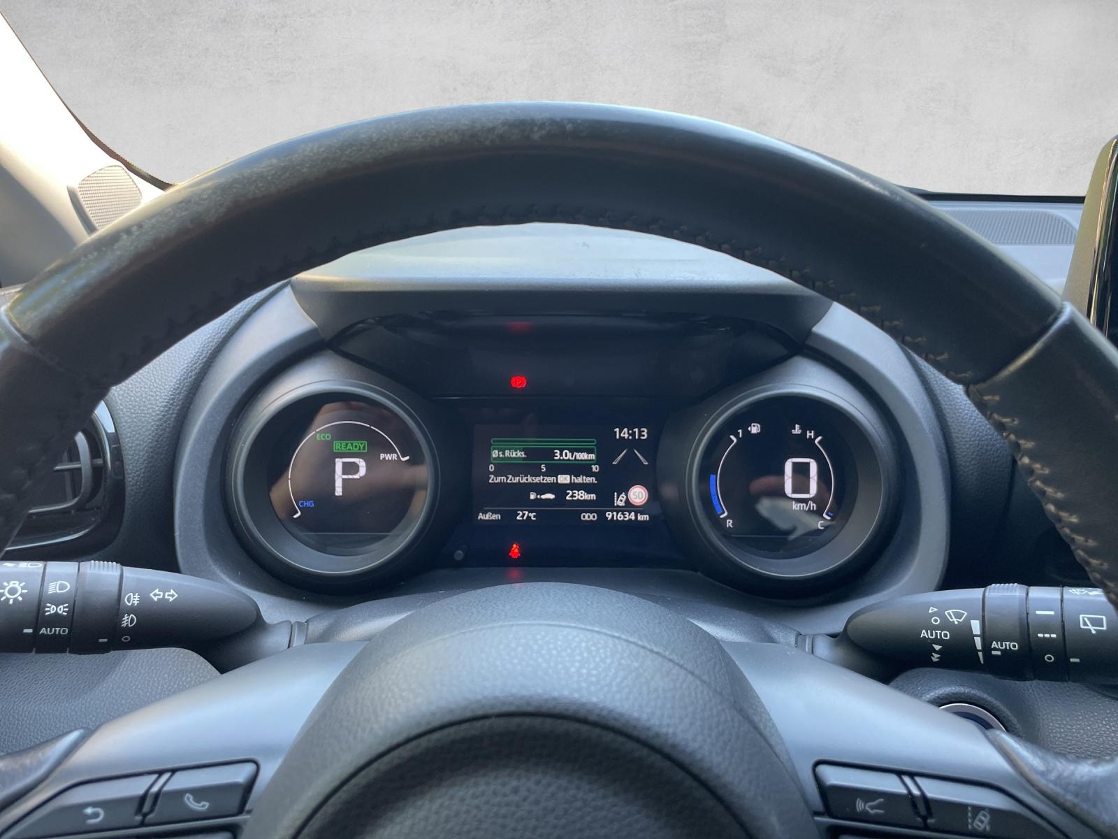 TOYOTA Yaris 1.5 VVT-i HSD Trend-image-14
