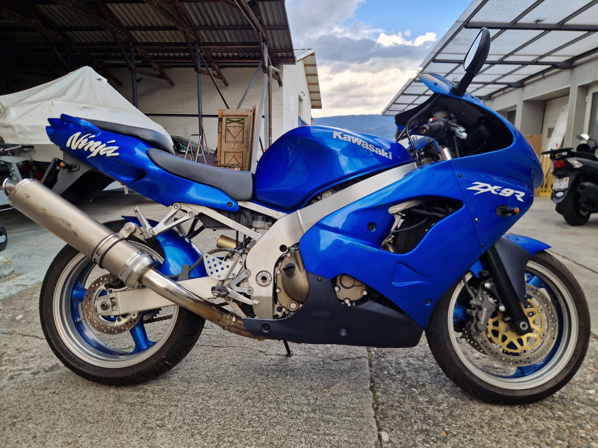 KAWASAKI Ninja ZX-9R