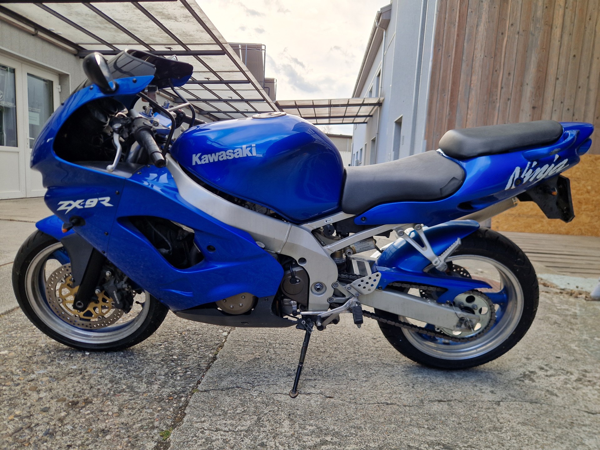 KAWASAKI Ninja ZX-9R-showroom-element-3