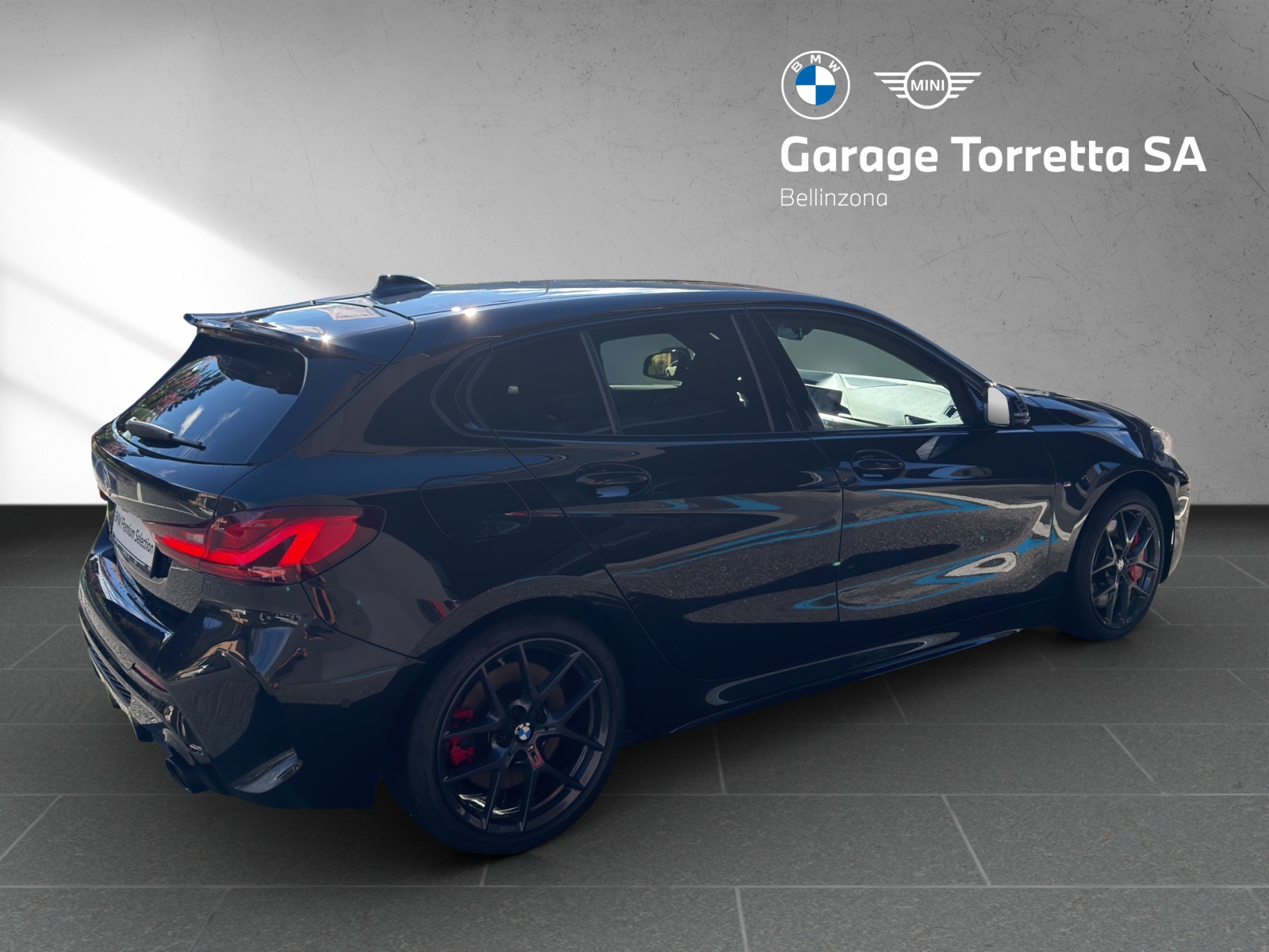 BMW M135i xDrive Steptronic-image-4