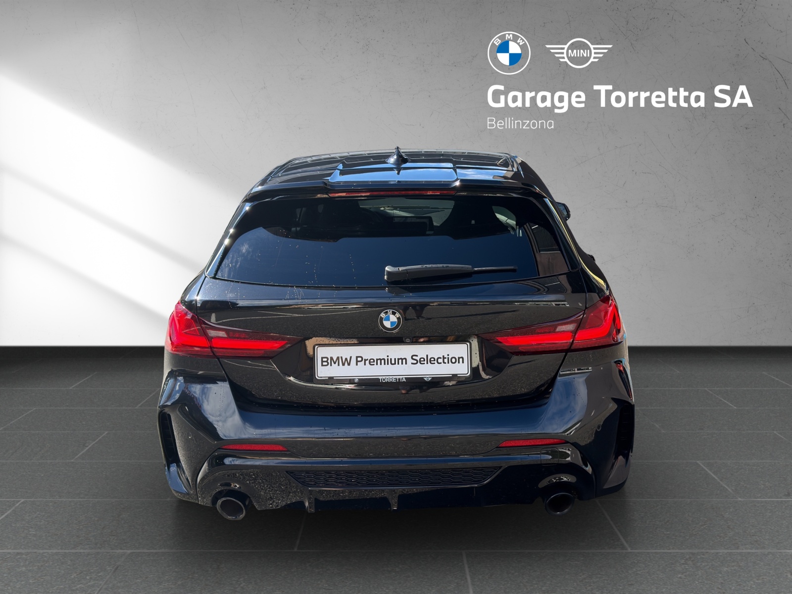 BMW M135i xDrive Steptronic-image-3