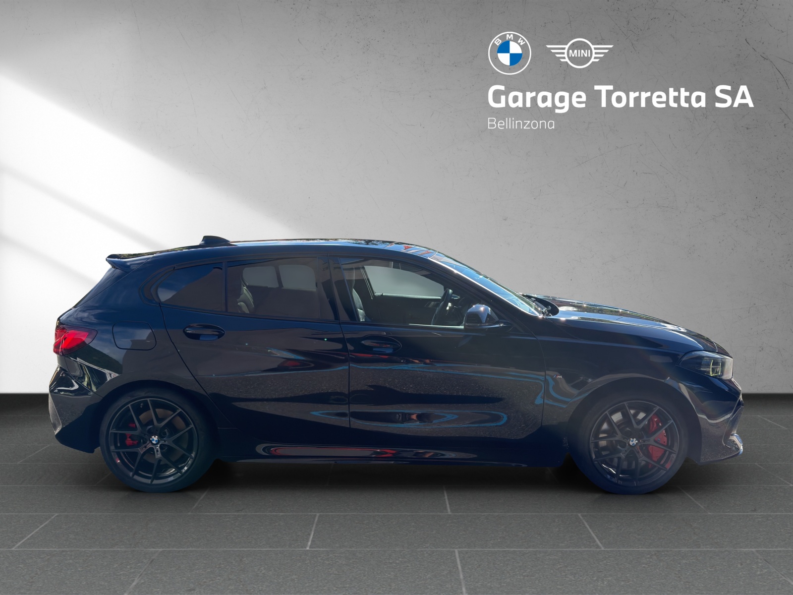 BMW M135i xDrive Steptronic-image-5