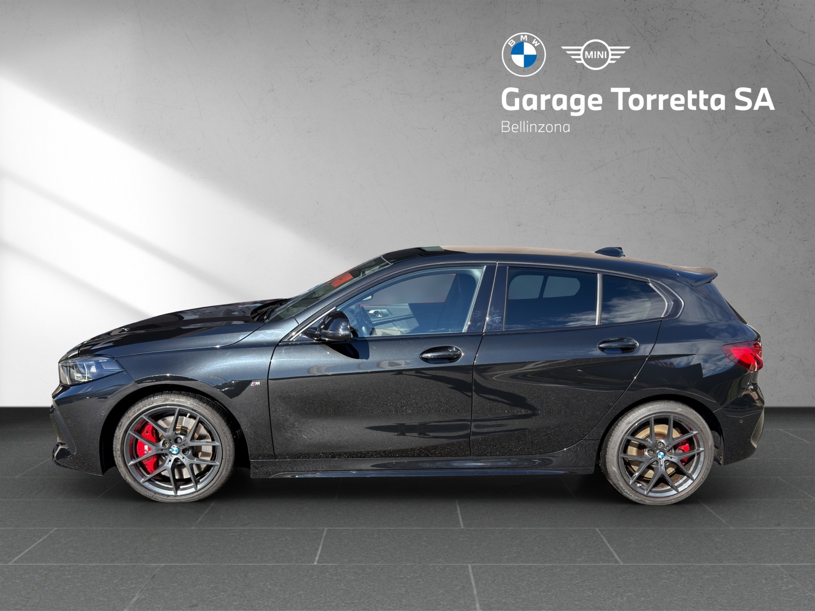 BMW M135i xDrive Steptronic-image-1