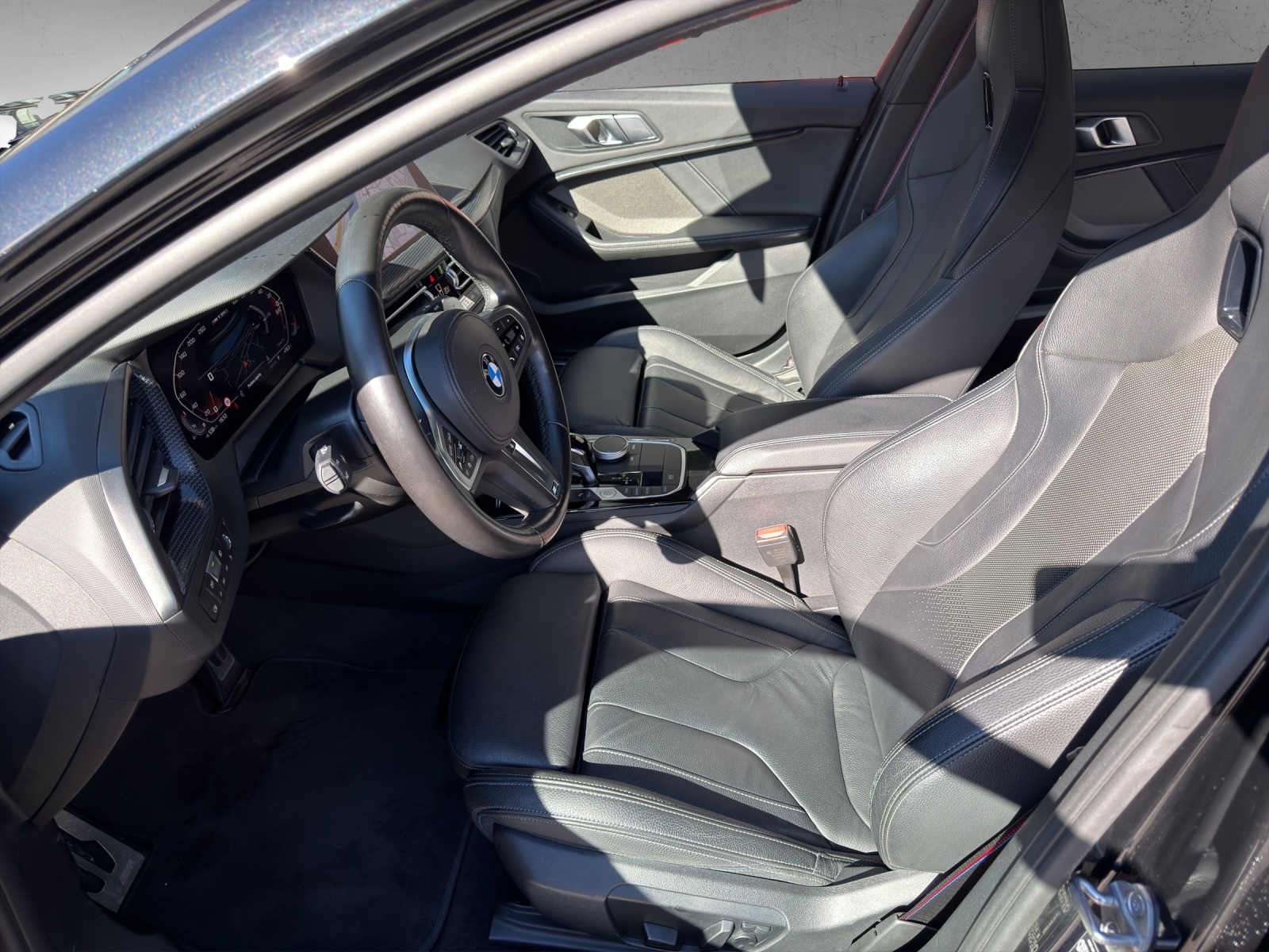 BMW M135i xDrive Steptronic-image-15