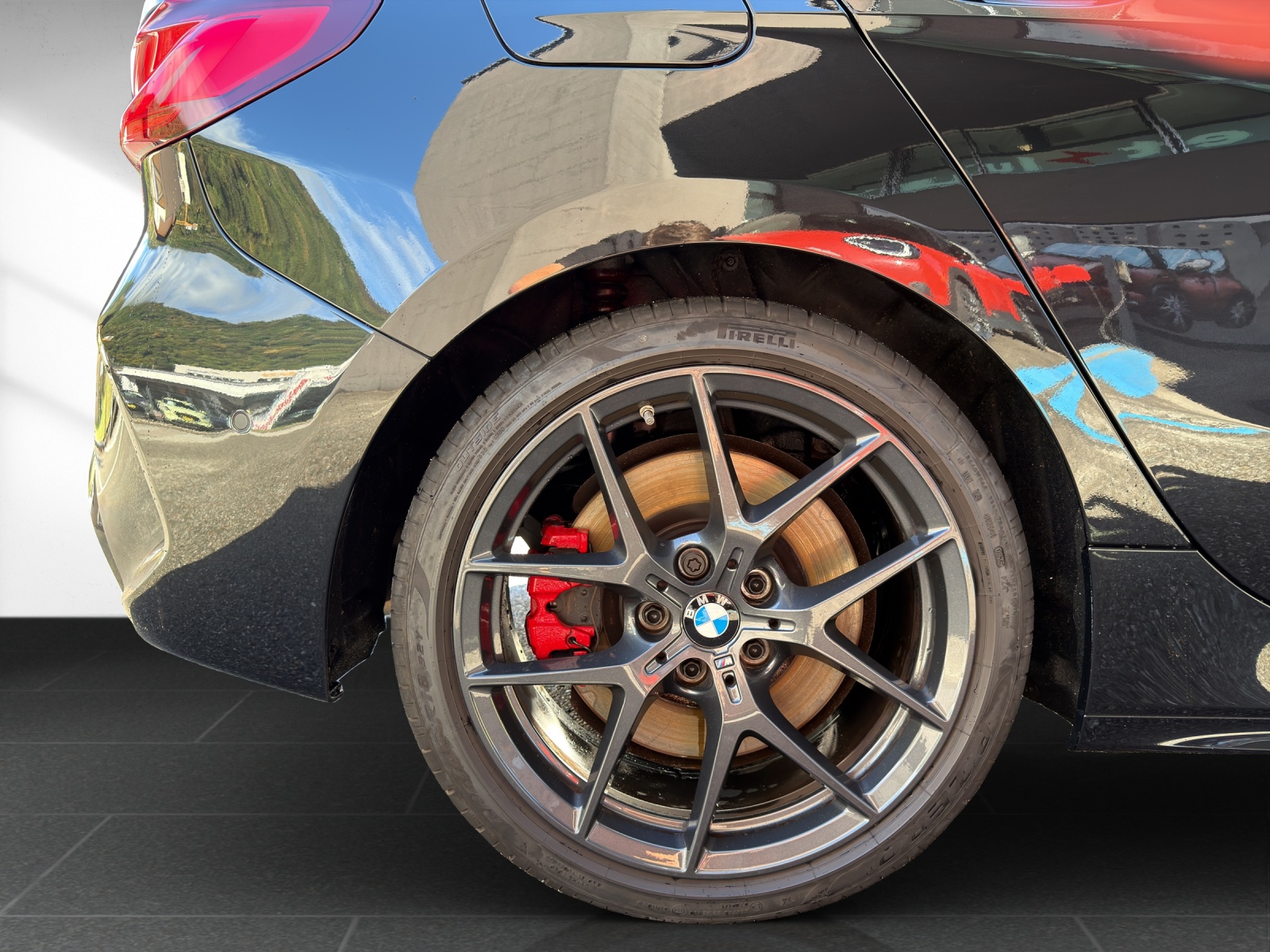 BMW M135i xDrive Steptronic-image-10
