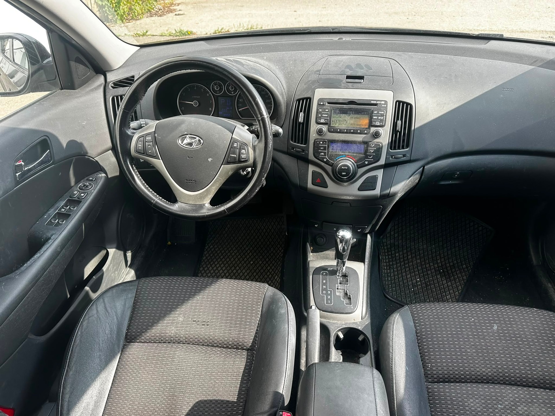HYUNDAI i30 2.0 Premium Automatic-image-5