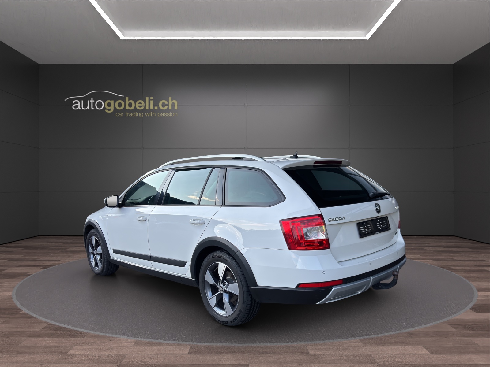 SKODA Octavia Combi 2.0 TDI Scout 4x4 DSG-image-1
