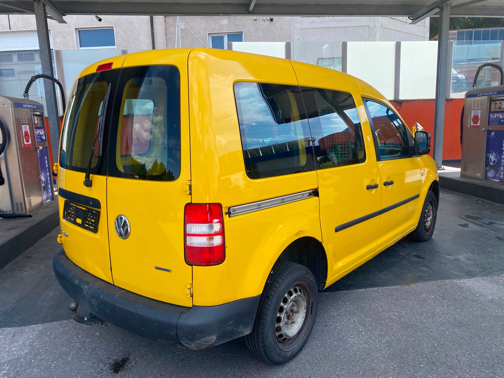 VW Caddy 2.0 TDI 4Motion-image-3