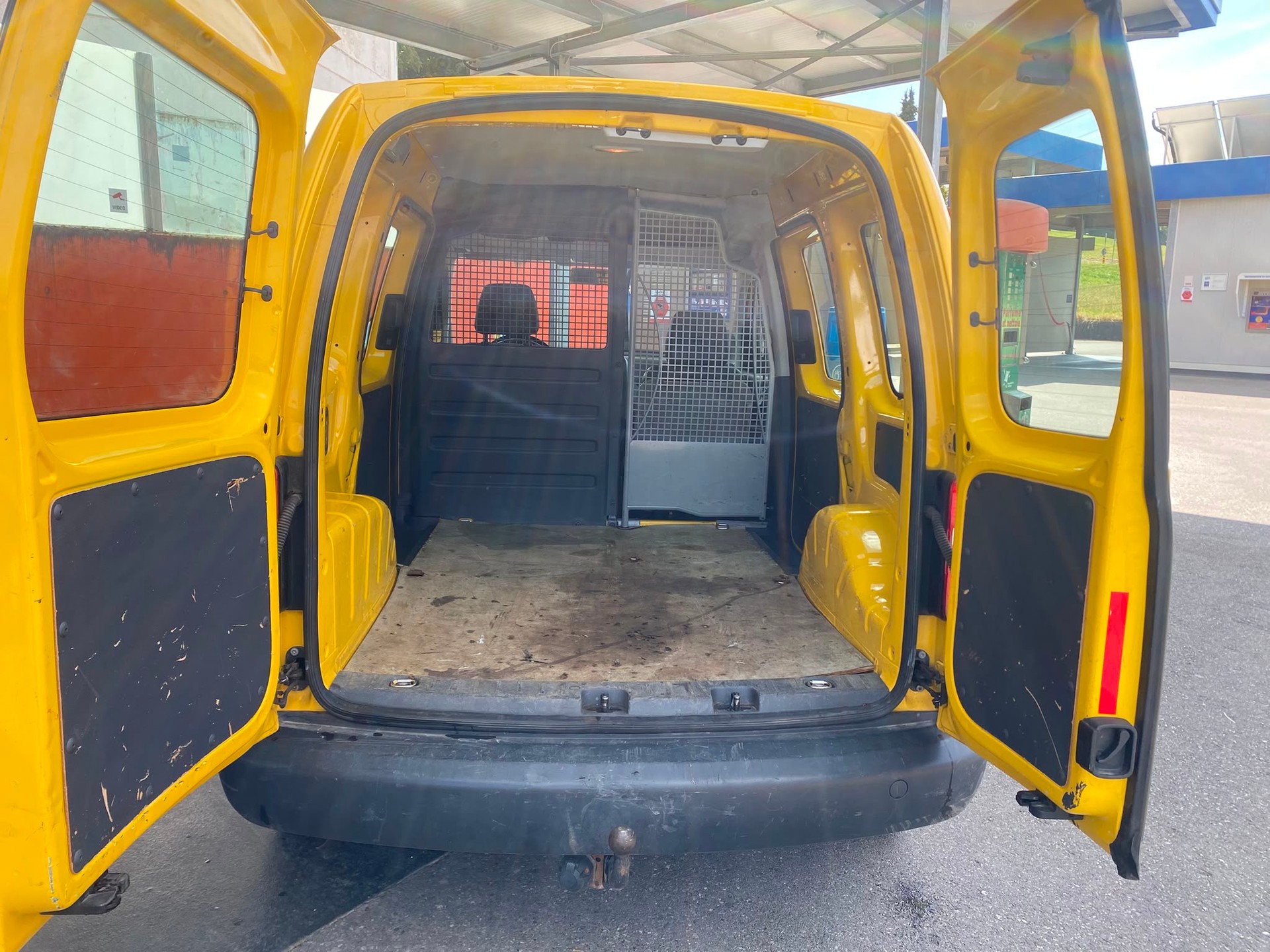VW Caddy 2.0 TDI 4Motion-image-8