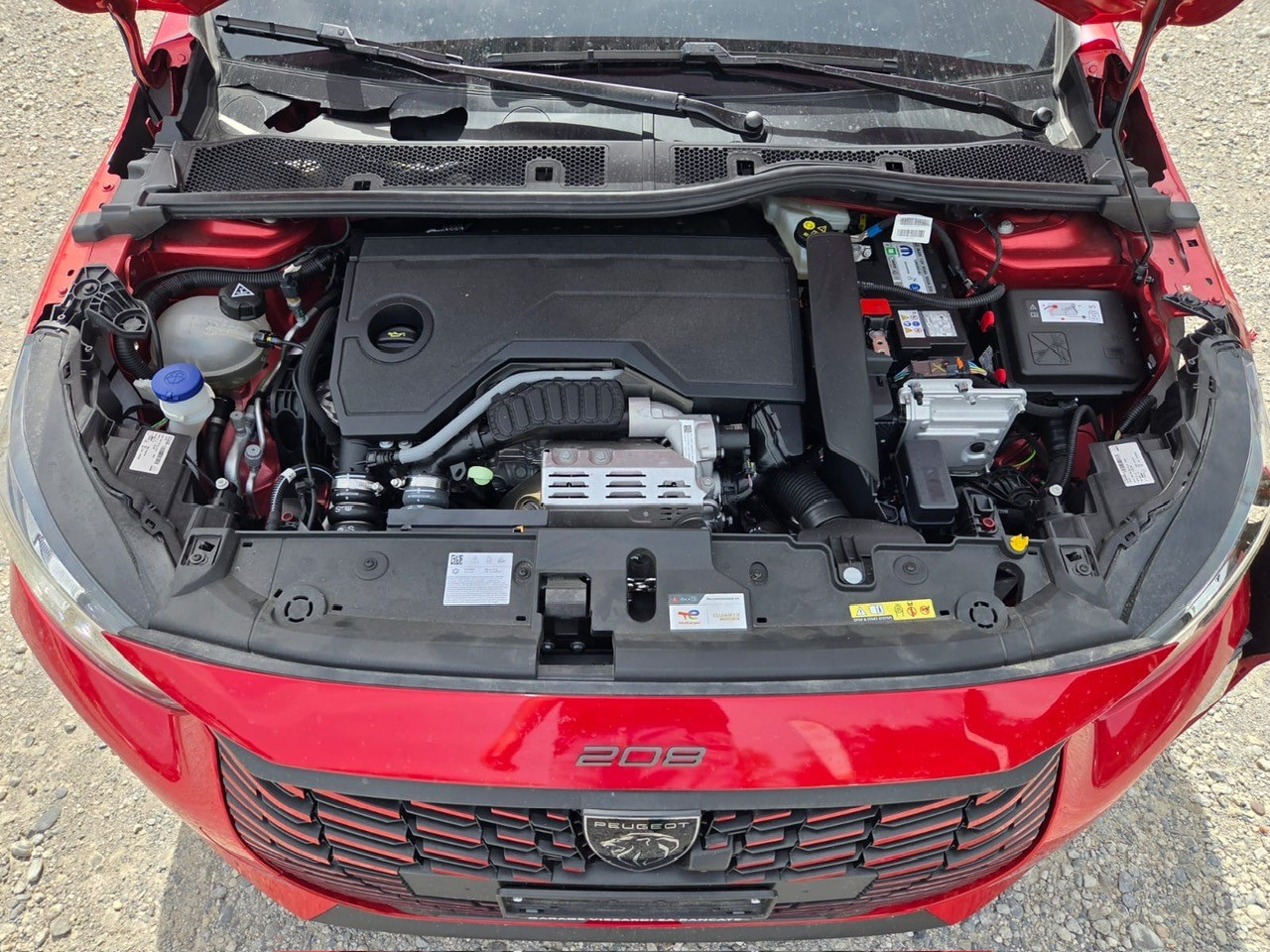 PEUGEOT 208 1.2 MHEV 110 Allure Premium-image-7