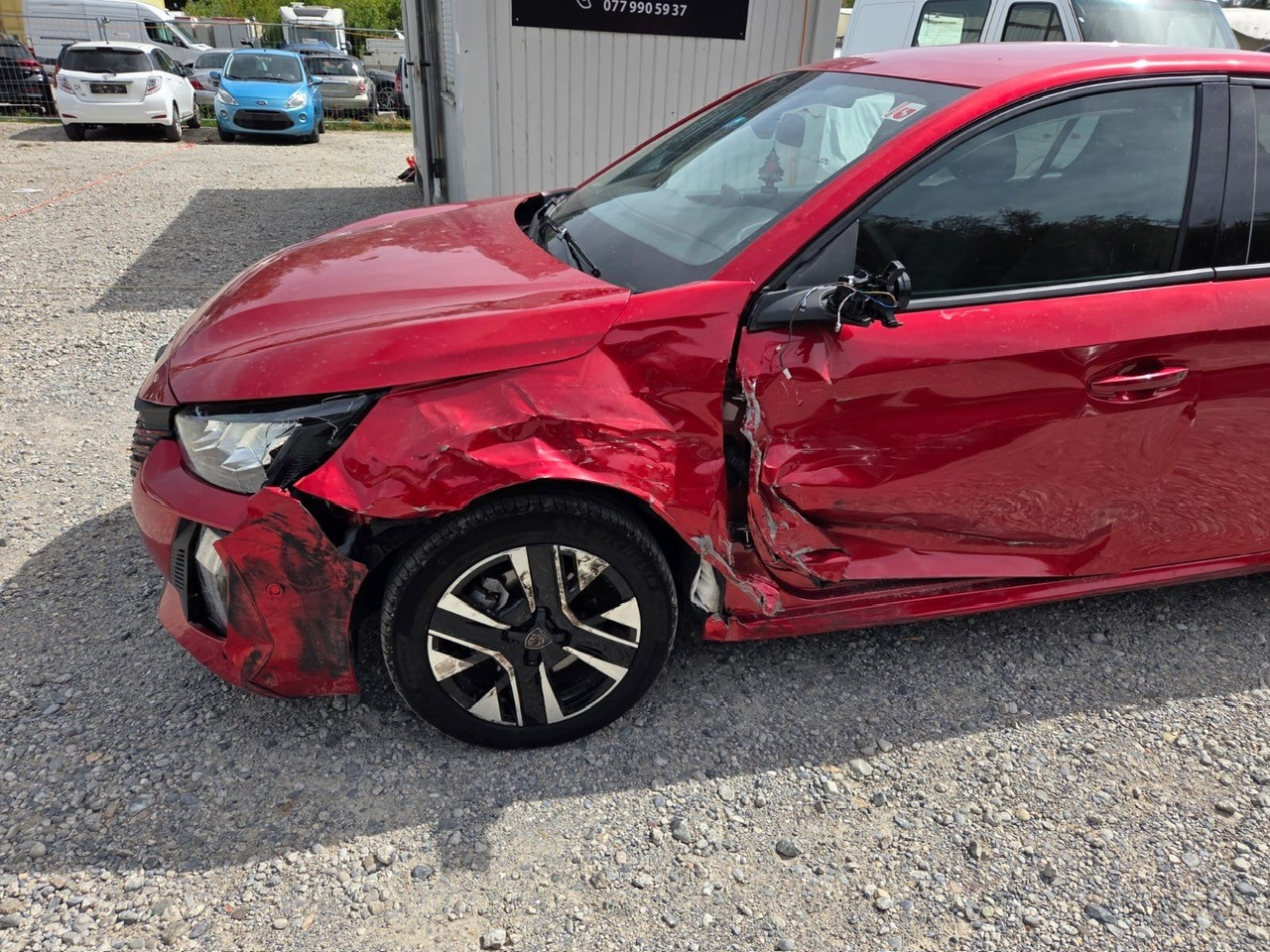 PEUGEOT 208 1.2 MHEV 110 Allure Premium-image-3