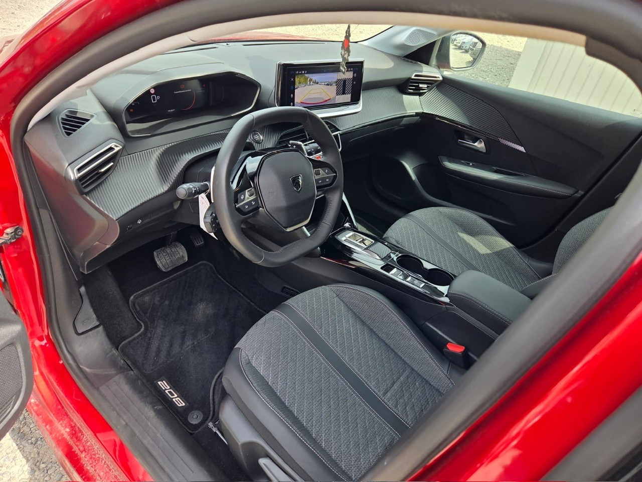 PEUGEOT 208 1.2 MHEV 110 Allure Premium-image-8