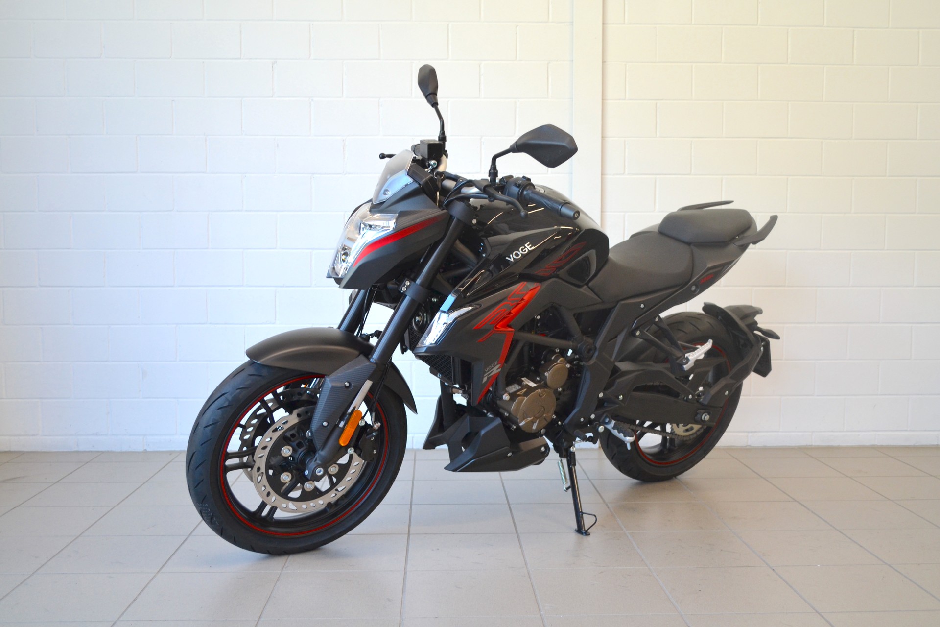 VOGE 300R-showroom-element-1