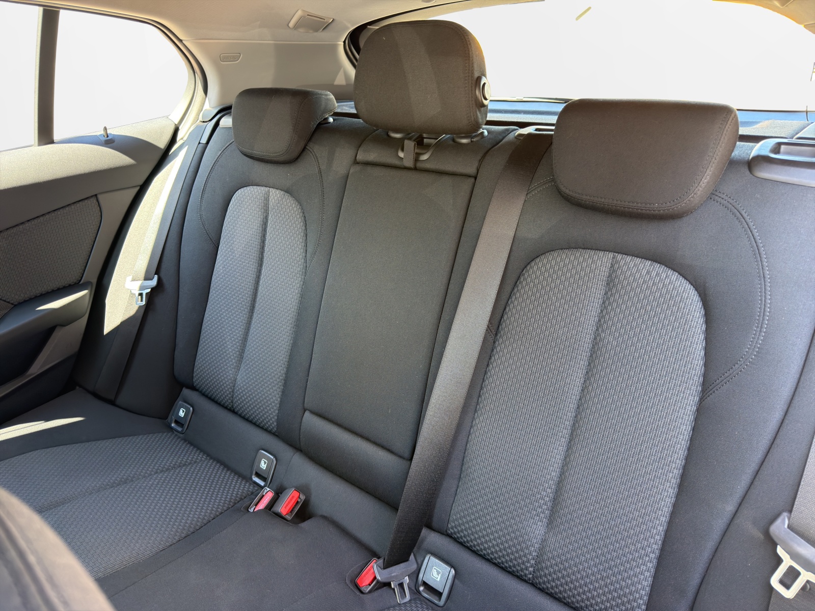 BMW 118i Essential Steptronic-image-18