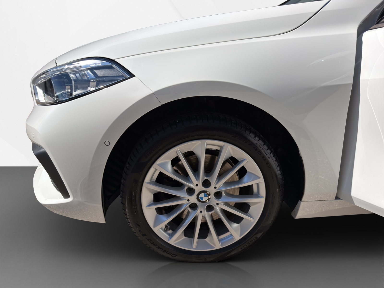 BMW 118i Essential Steptronic-image-10