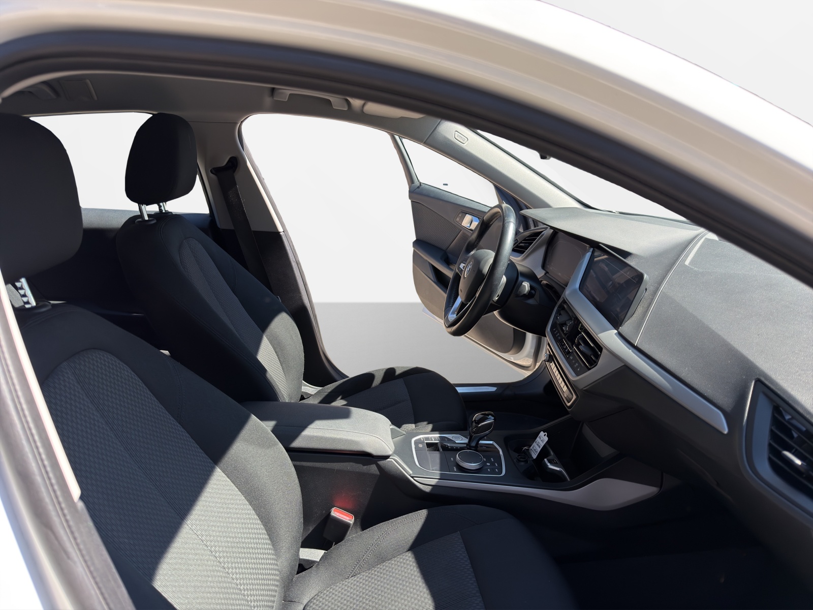 BMW 118i Essential Steptronic-image-17