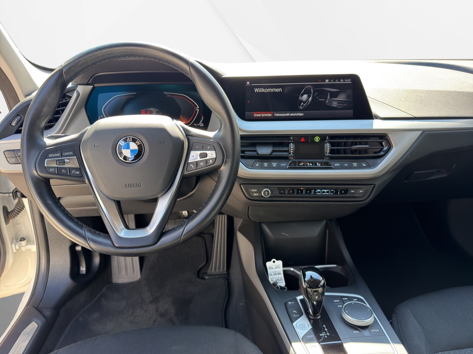 BMW 118i Essential Steptronic-image-12