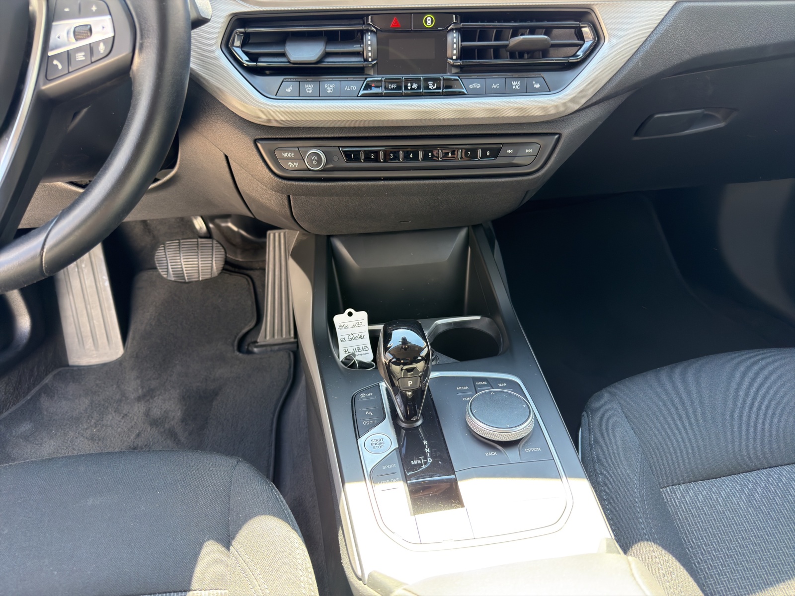 BMW 118i Essential Steptronic-image-15