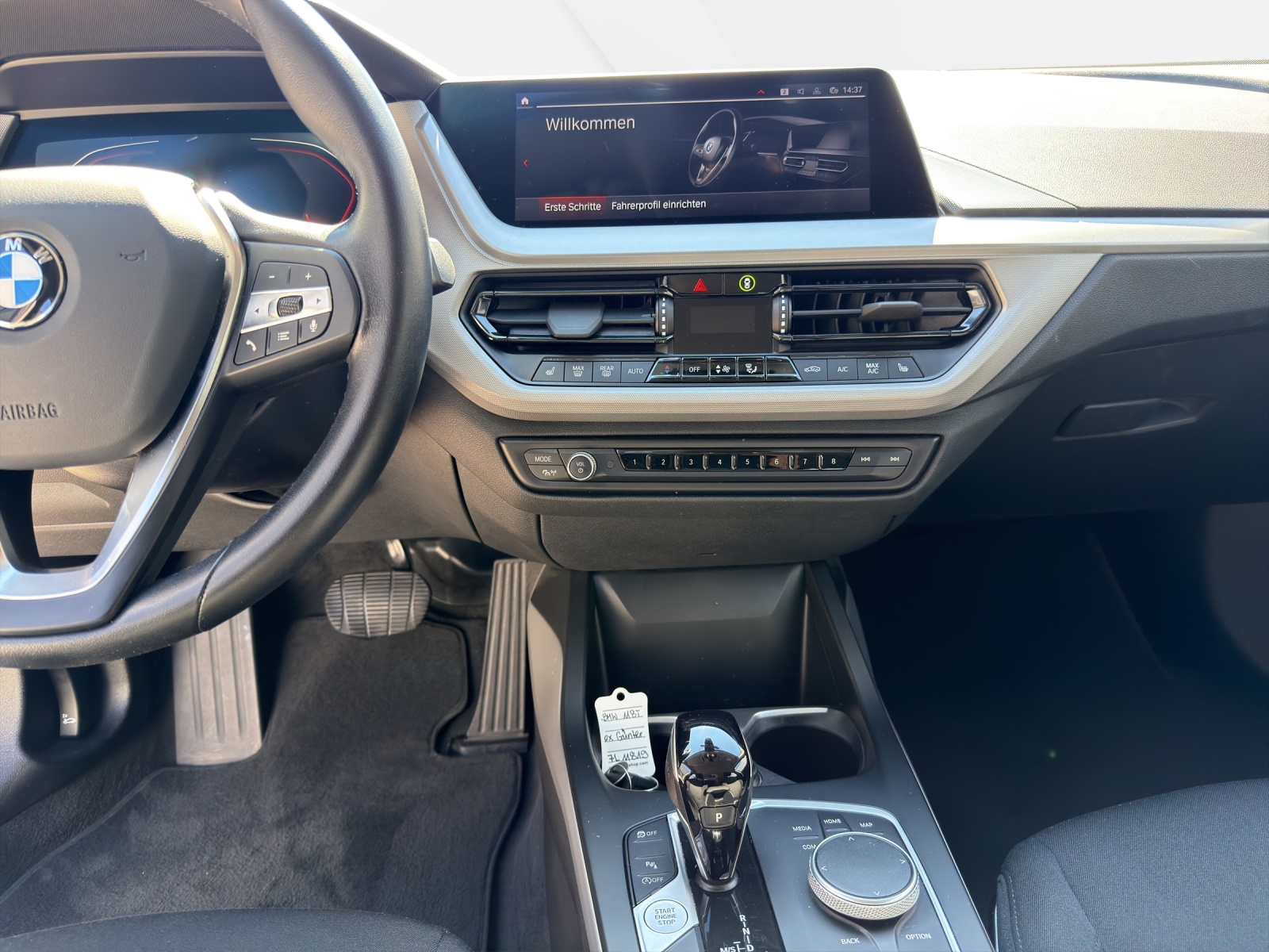 BMW 118i Essential Steptronic-image-16