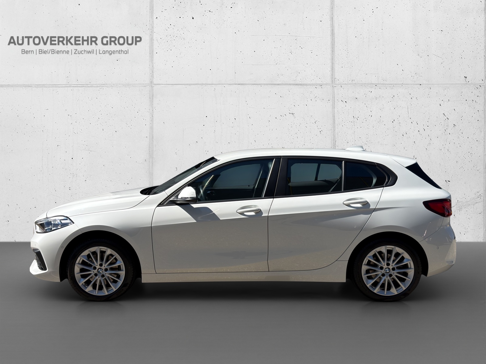 BMW 118i Essential Steptronic-image-1