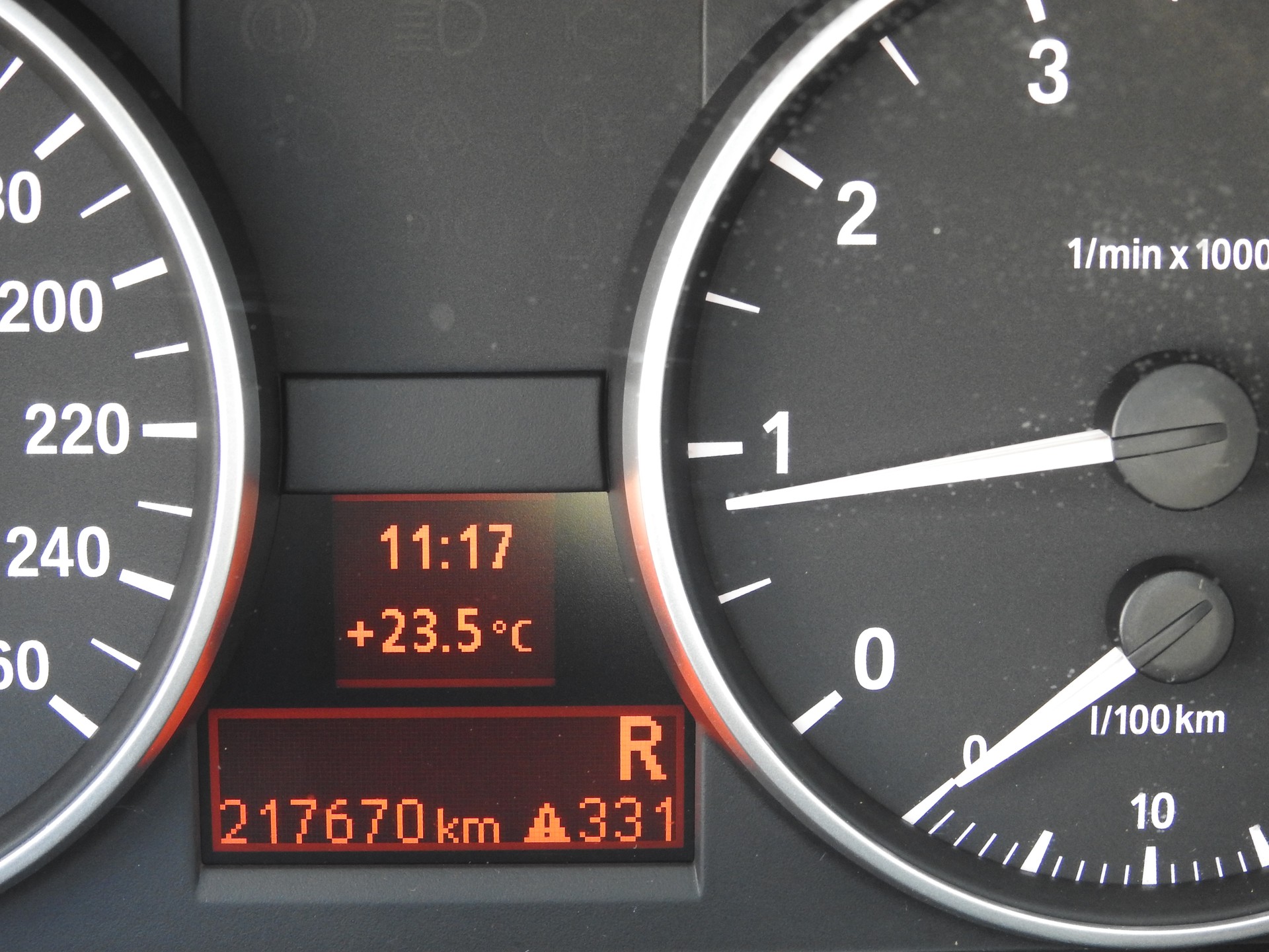 BMW 318i Touring-image-26
