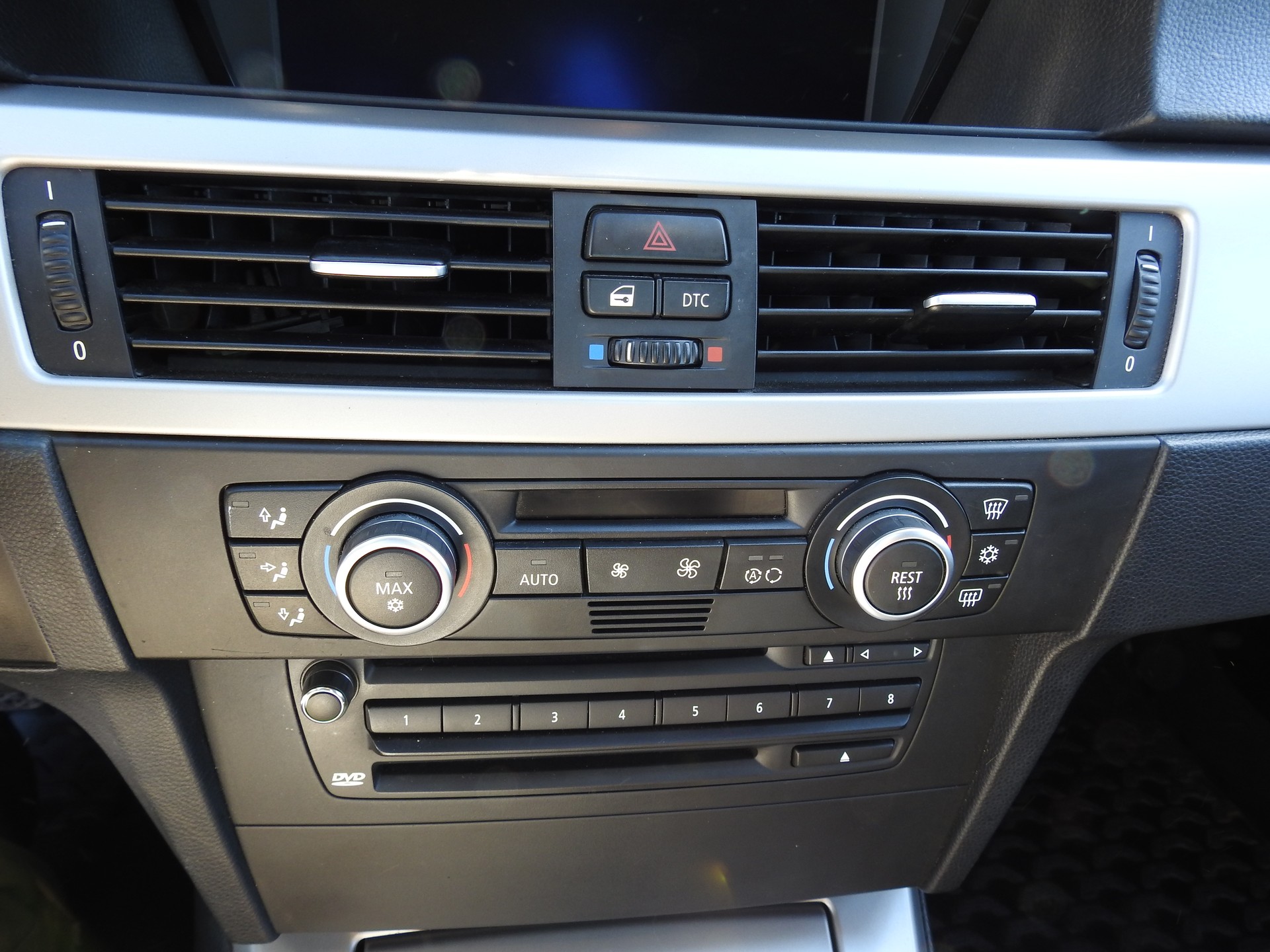 BMW 318i Touring-image-21
