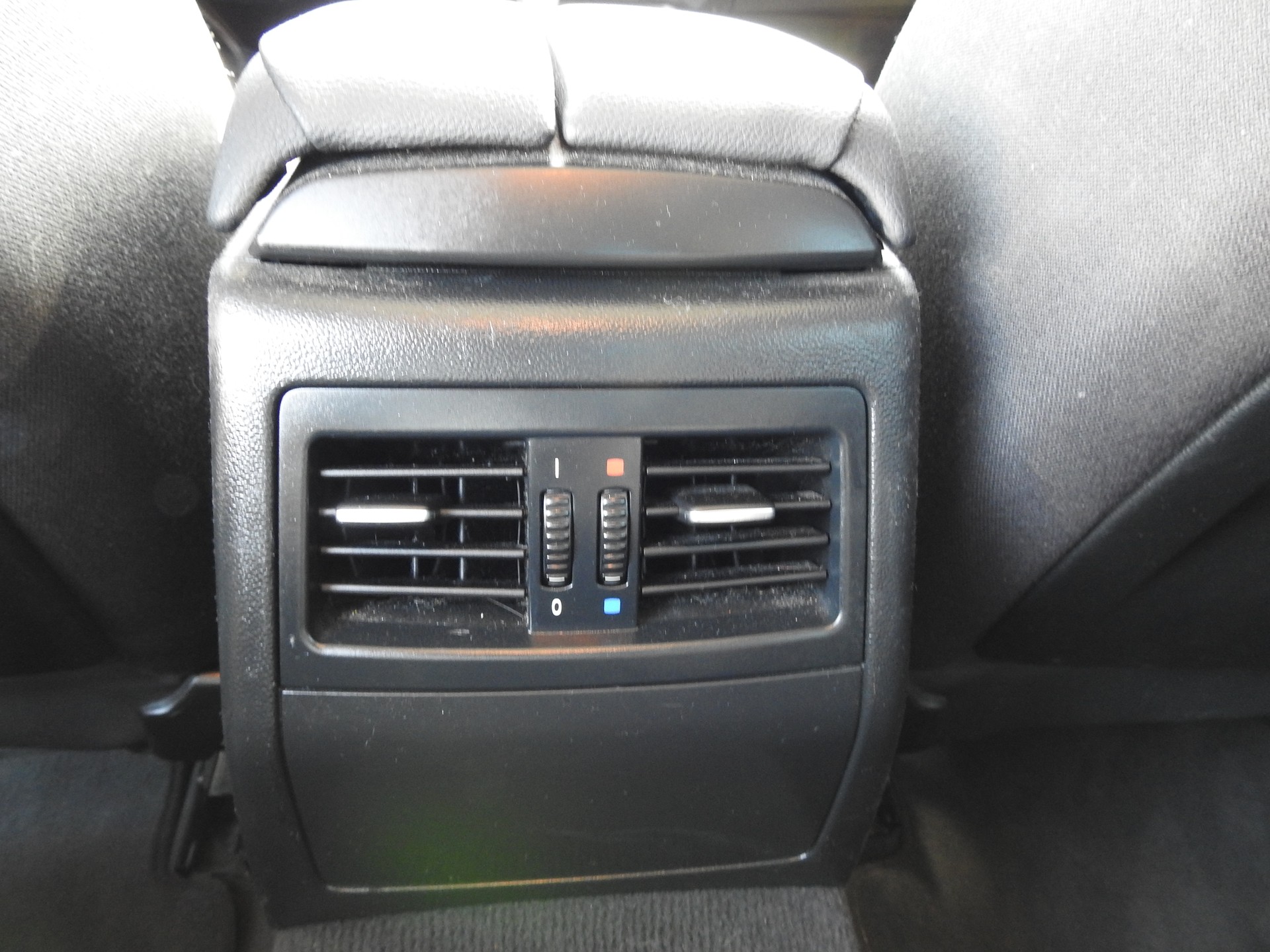 BMW 318i Touring-image-15