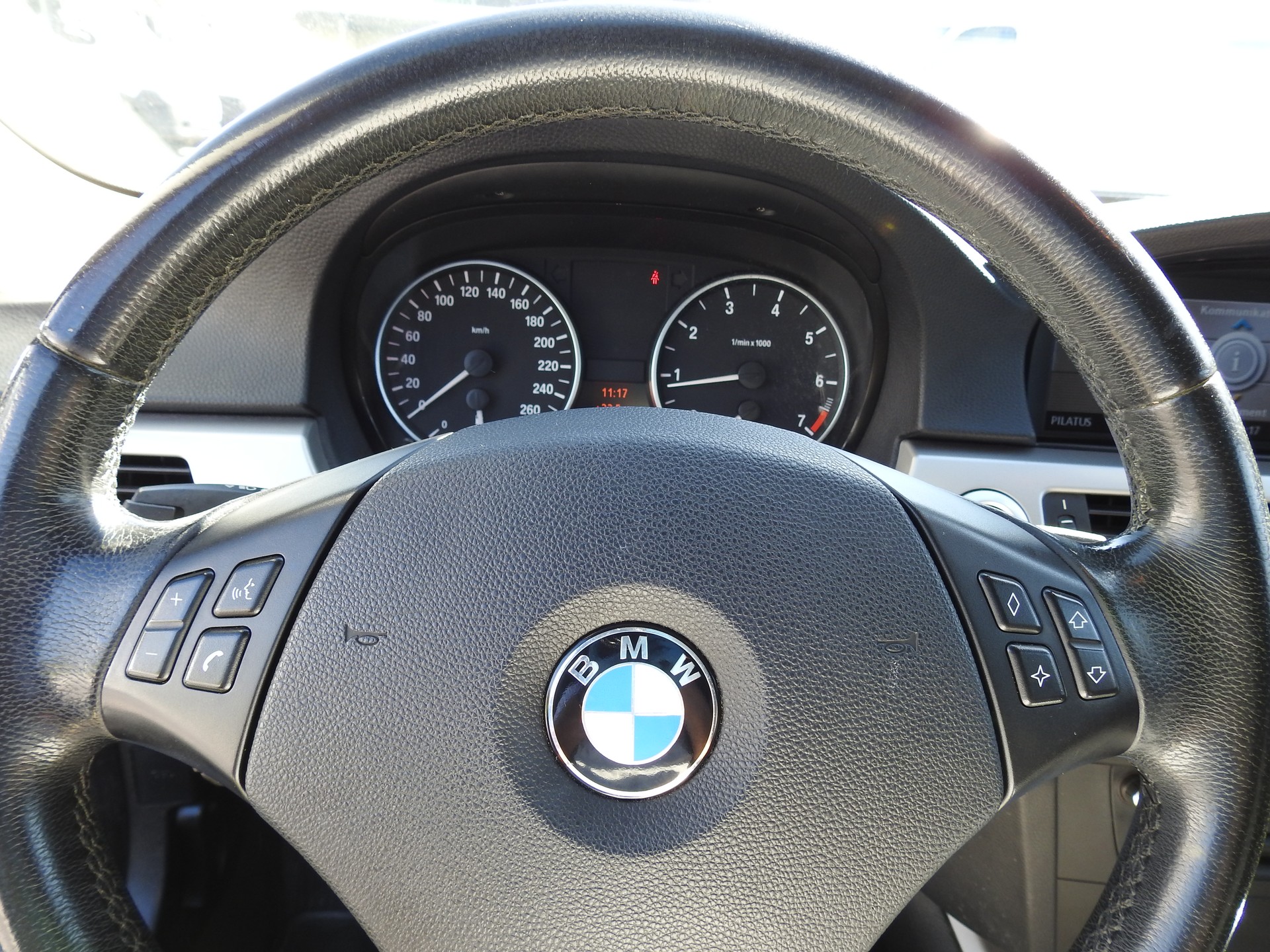 BMW 318i Touring-image-28