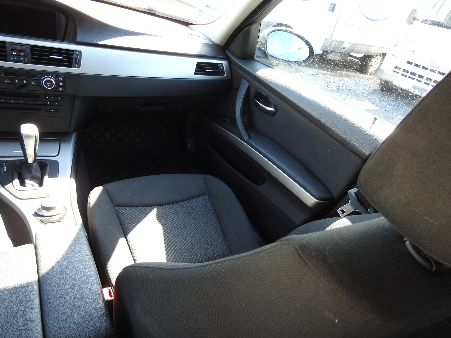 BMW 318i Touring-image-18