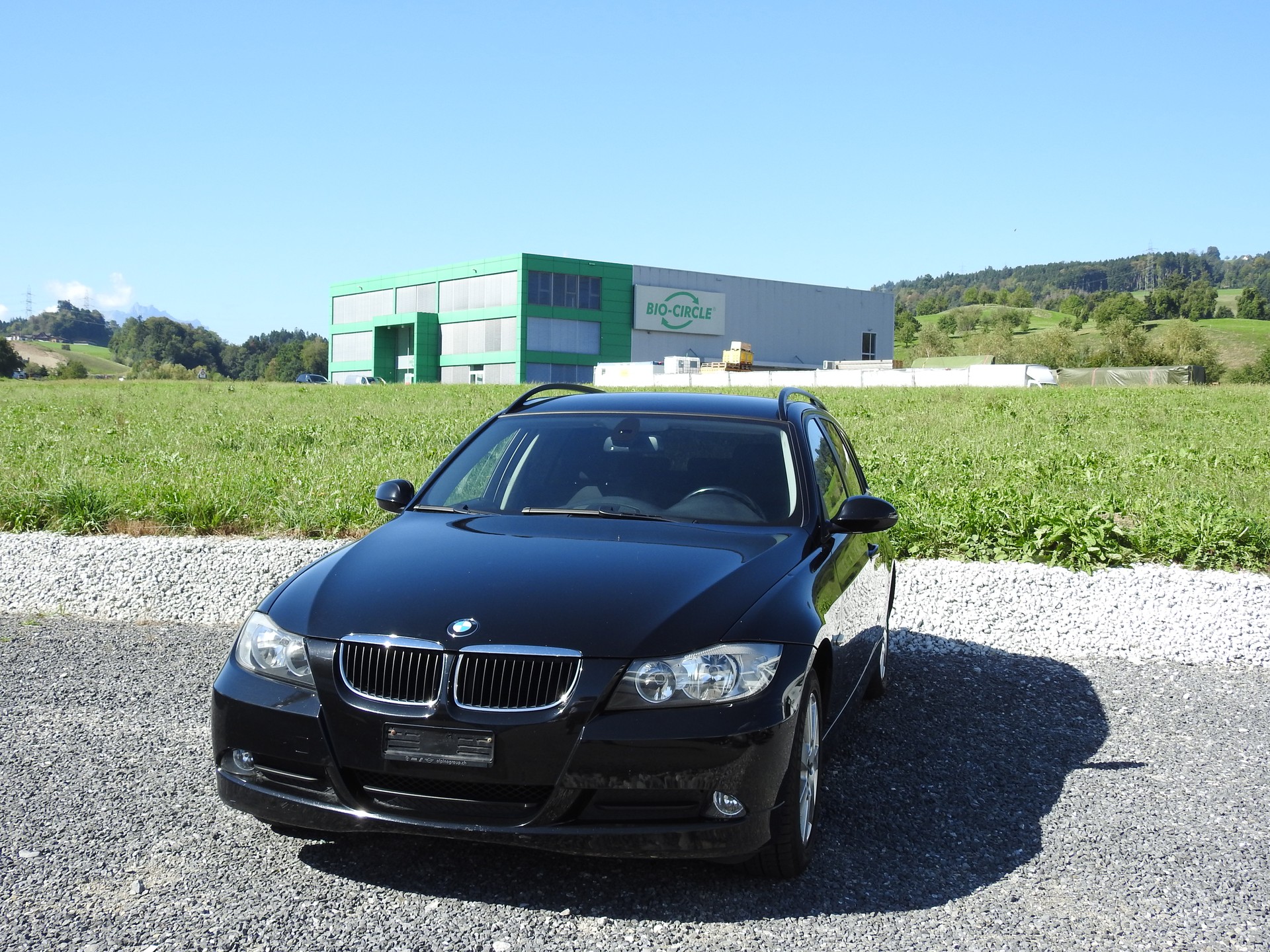 BMW 318i Touring-image-0
