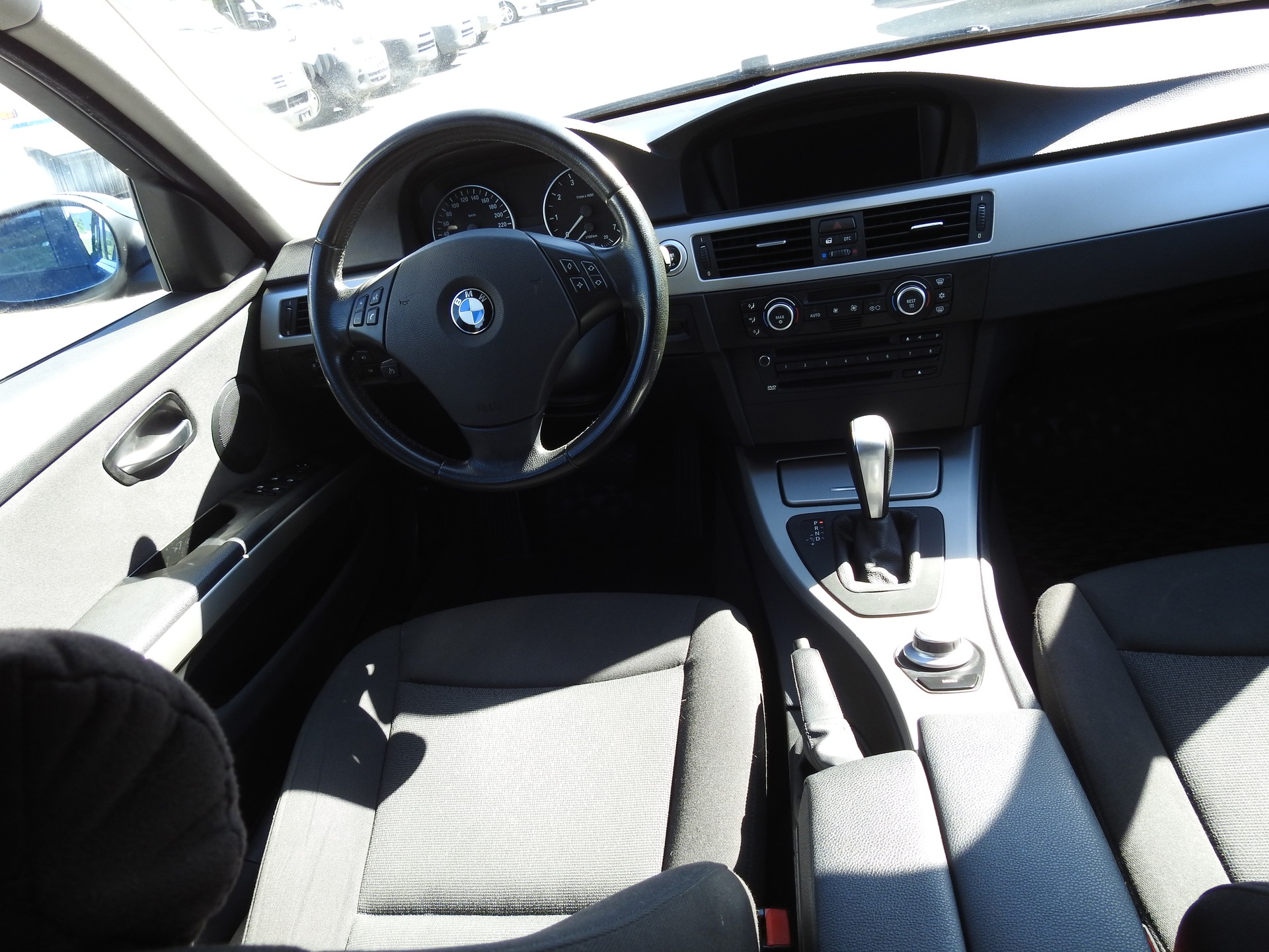 BMW 318i Touring-image-19