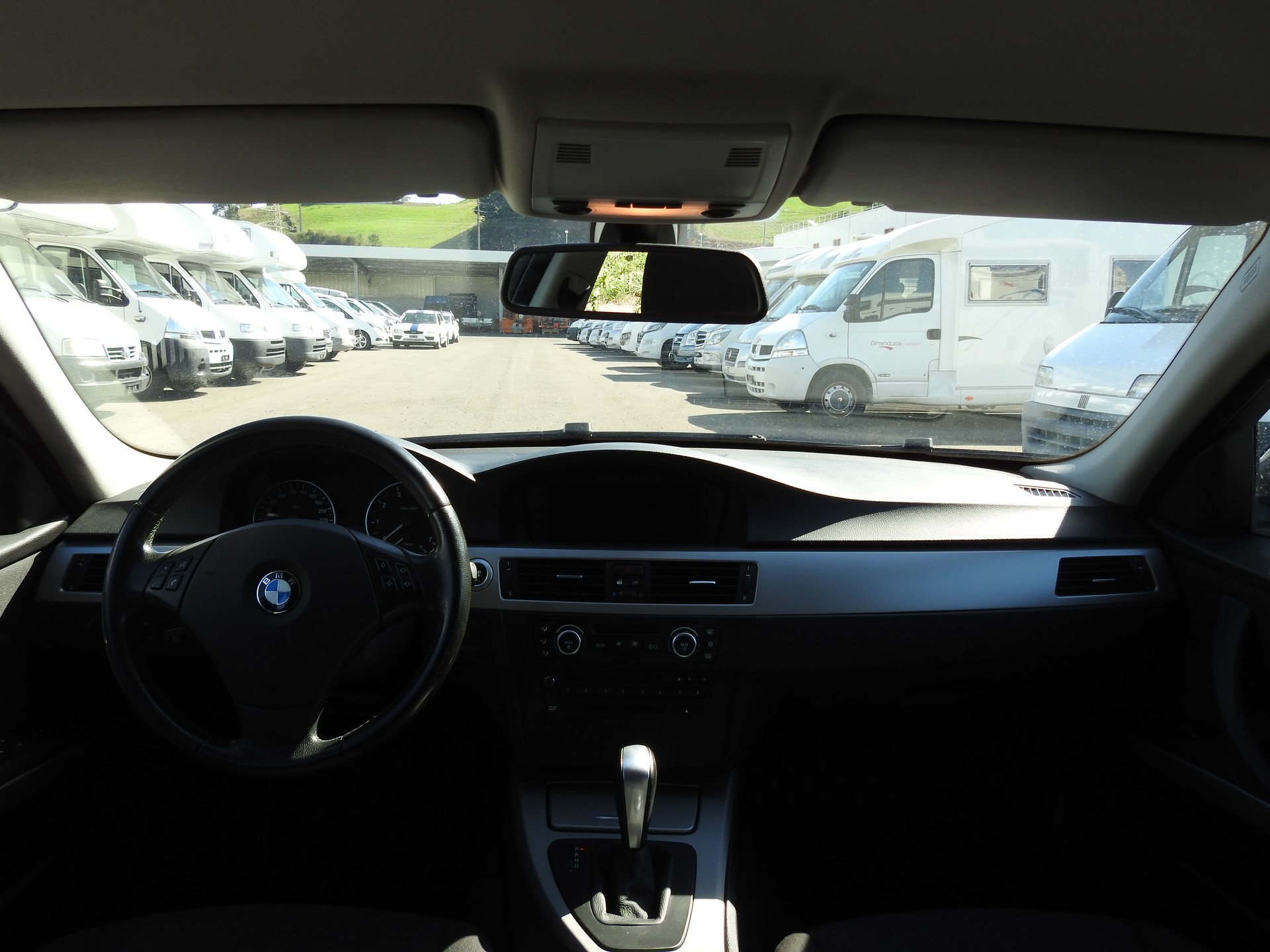 BMW 318i Touring-image-16