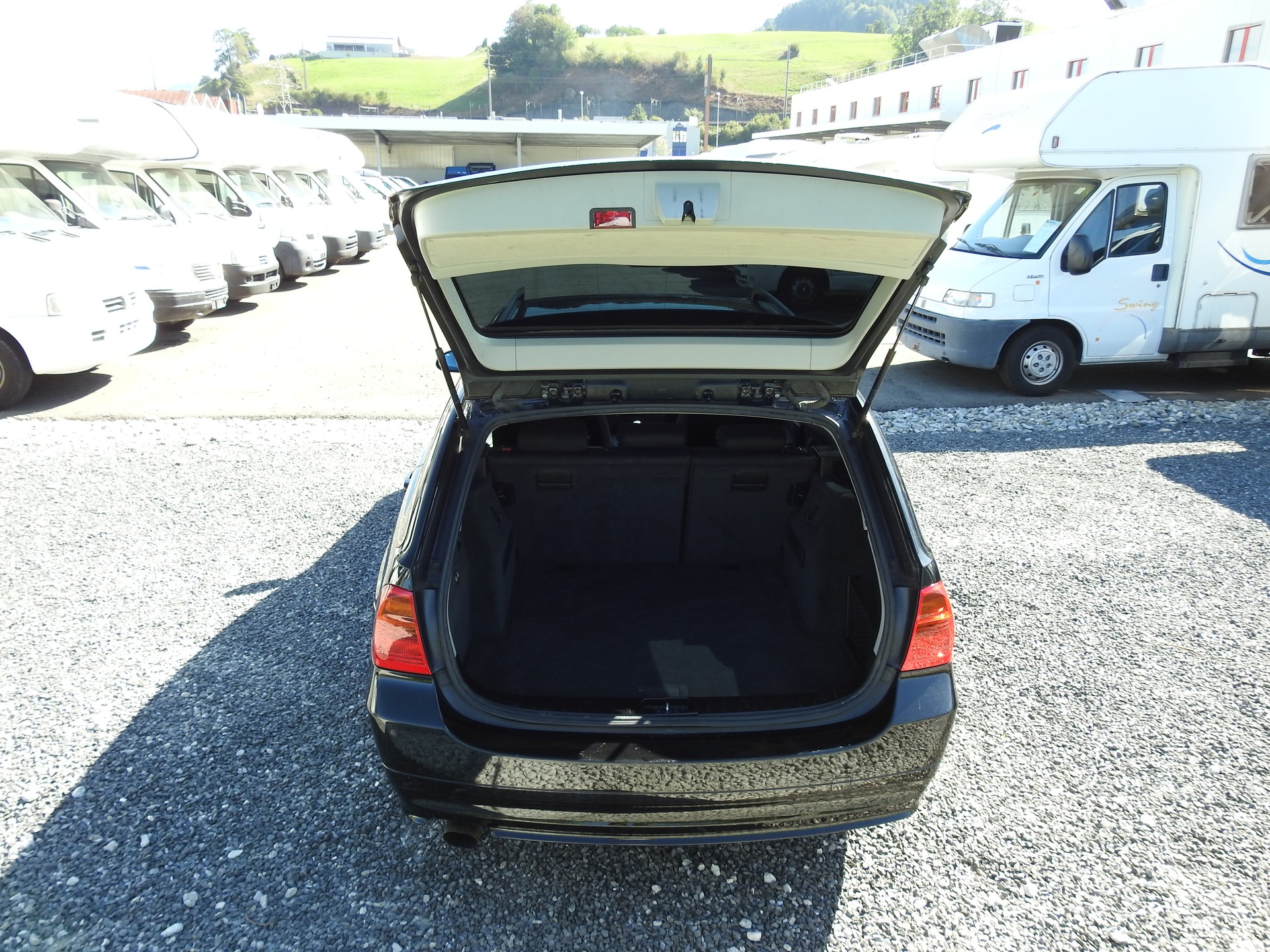 BMW 318i Touring-image-9