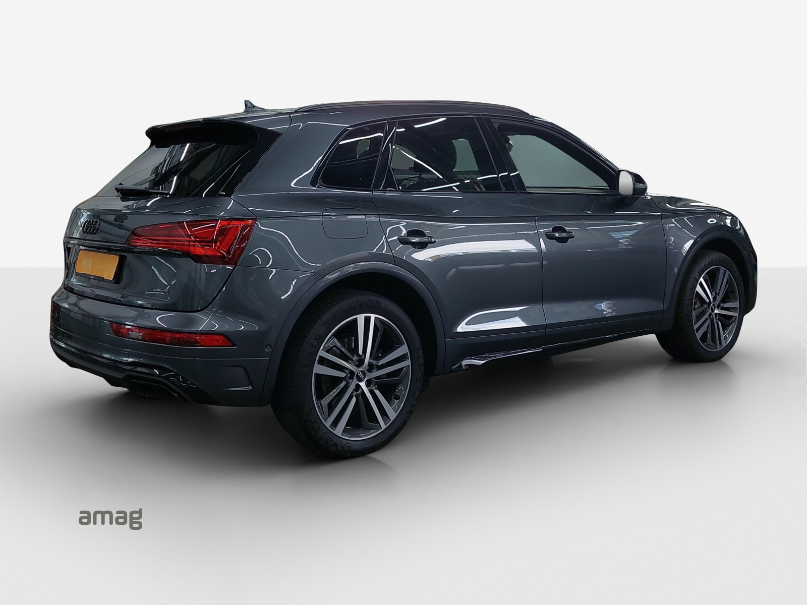 AUDI Q5 40 TDI Black Edition quattro S-tronic-image-4