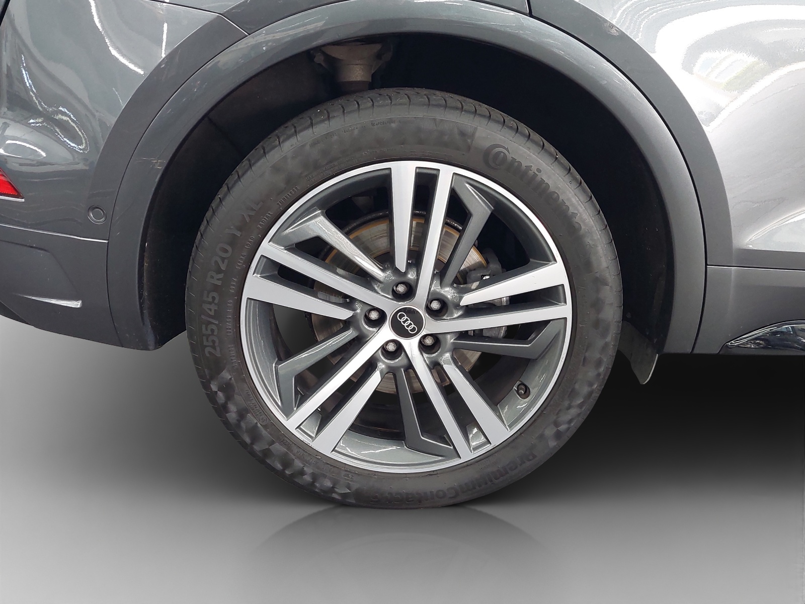 AUDI Q5 40 TDI Black Edition quattro S-tronic-image-13