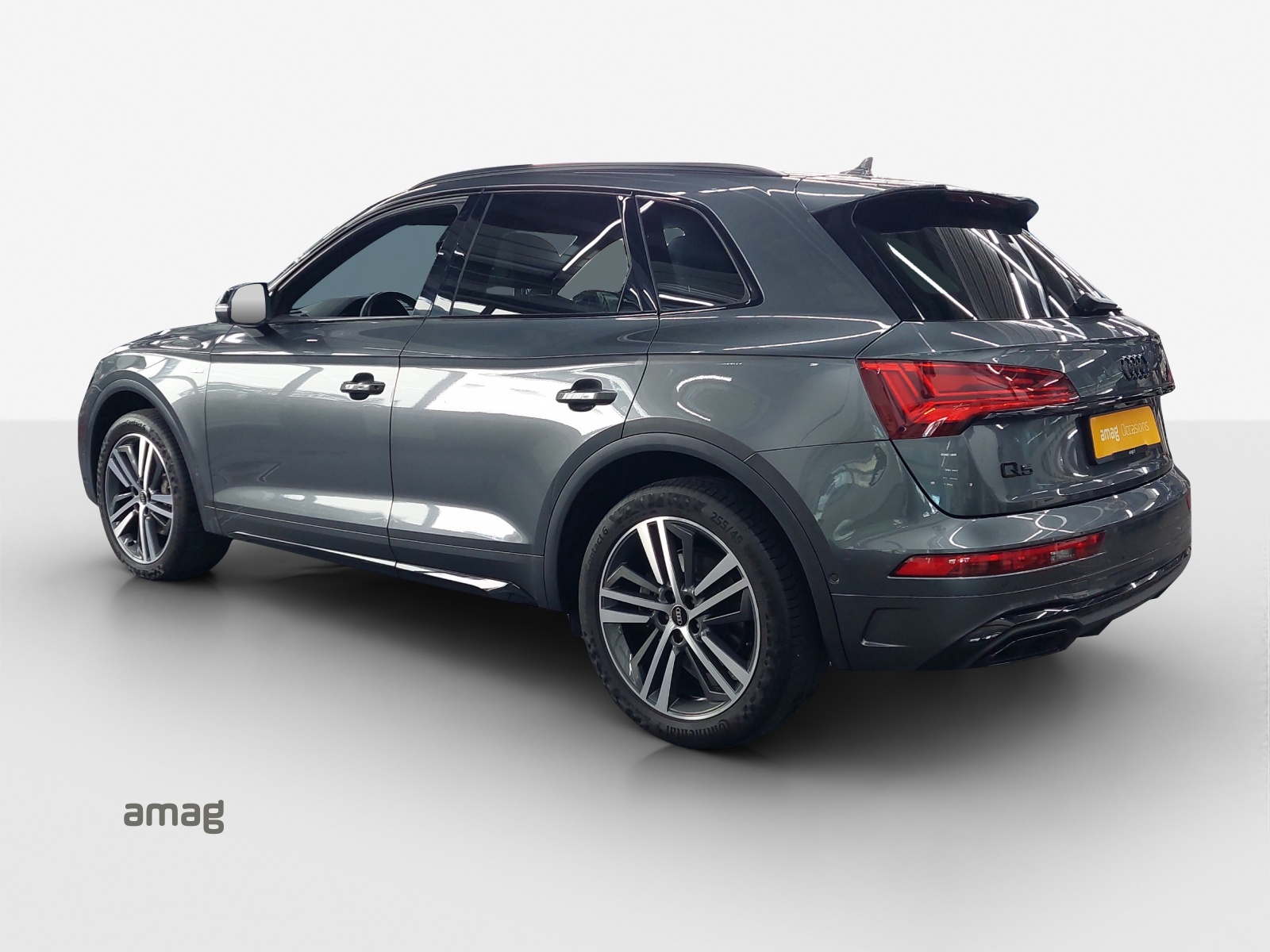 AUDI Q5 40 TDI Black Edition quattro S-tronic-image-2