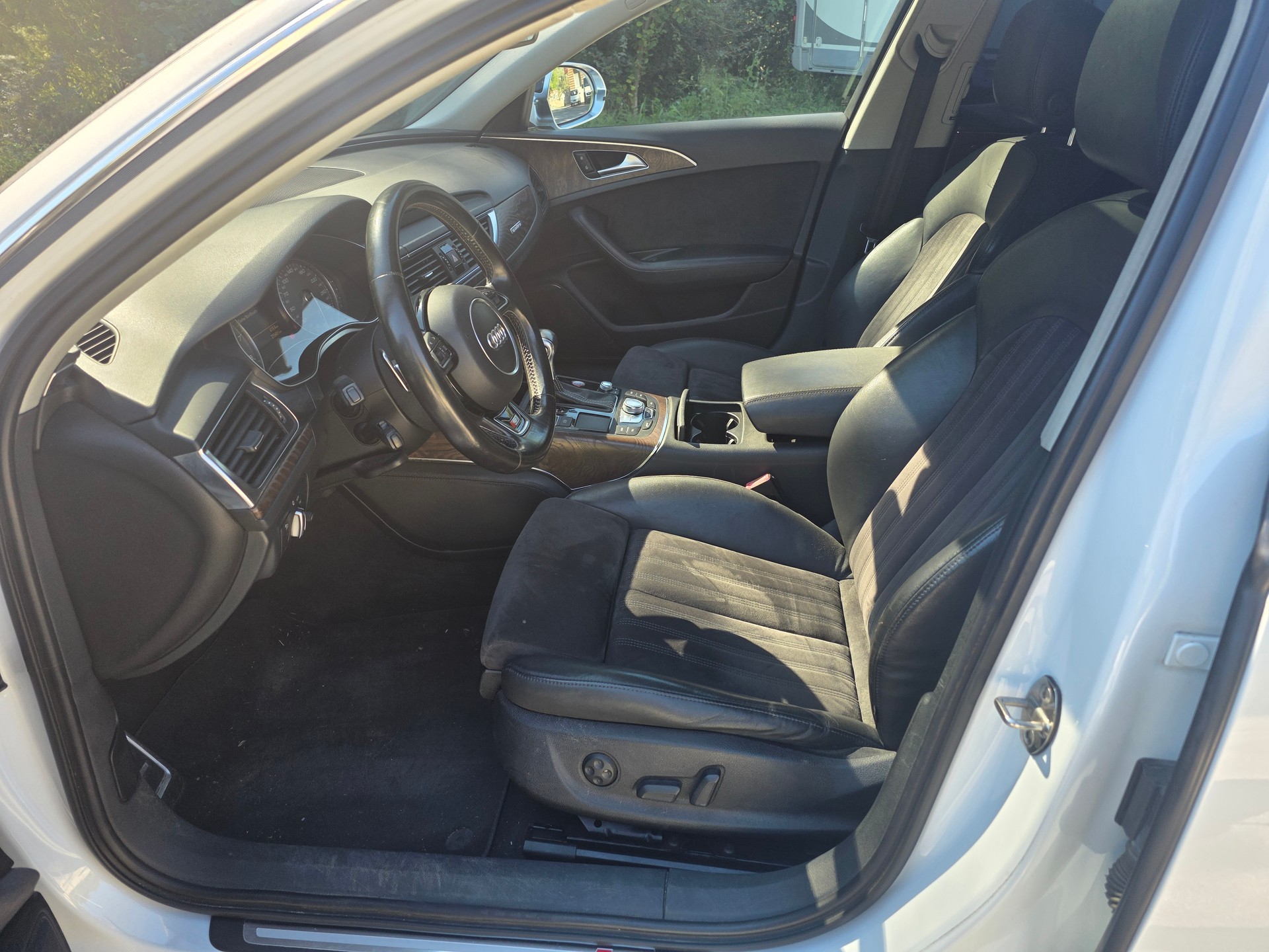 AUDI S6 Avant 4.0 TFSI V8 quattro S-tronic-image-13
