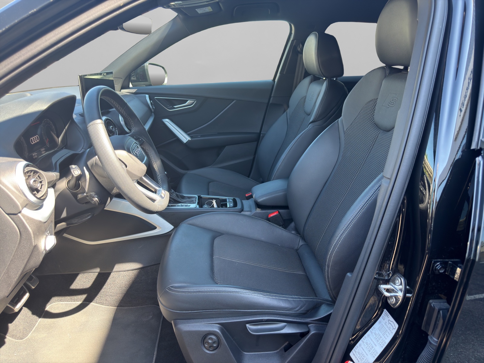 AUDI Q2 40 TFSI quattro S-tronic-image-8