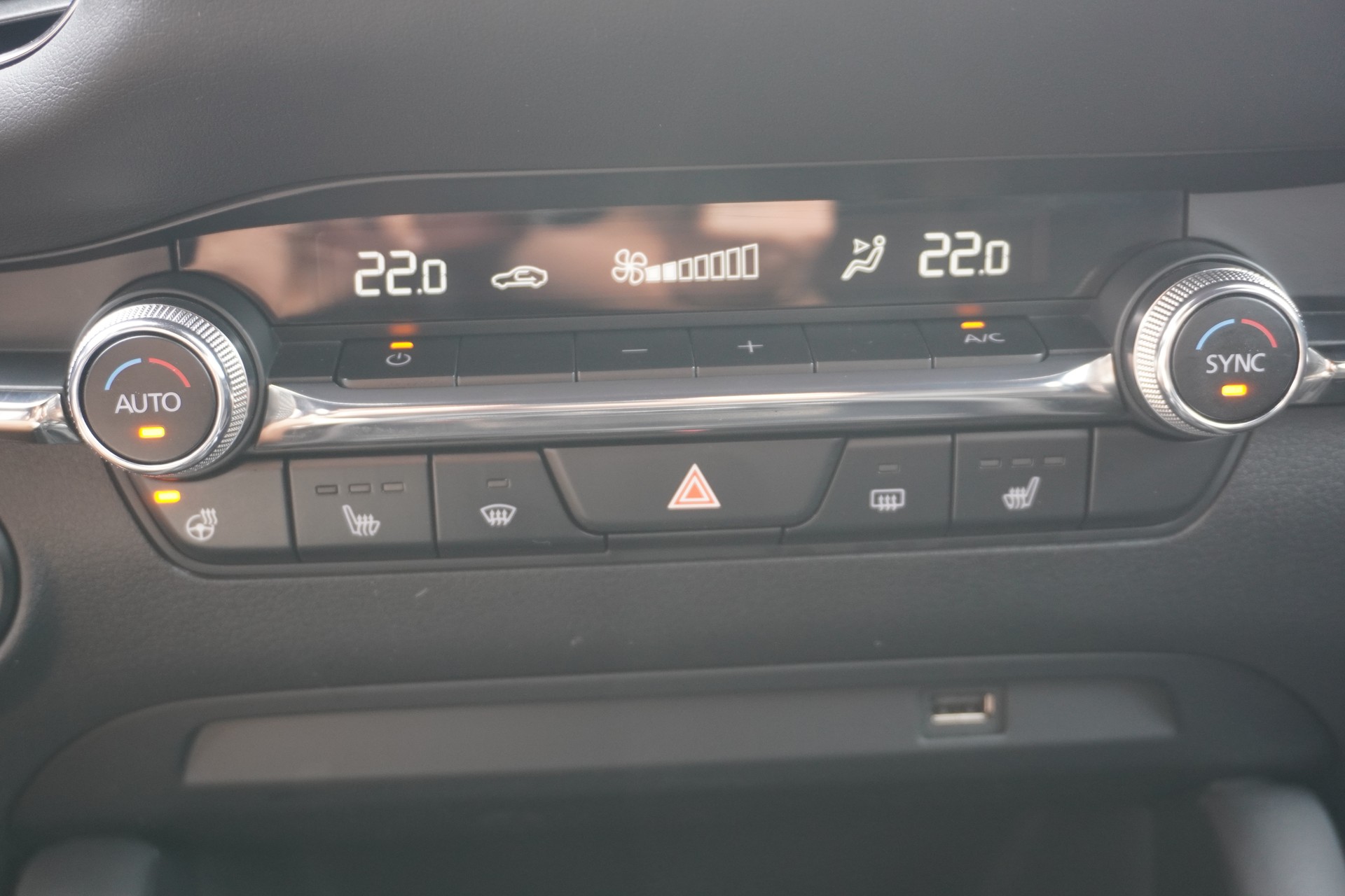 MAZDA 3 Hatchback SKYACTIV-G M Hybrid 150 Ambition Plus Automatik-image-15