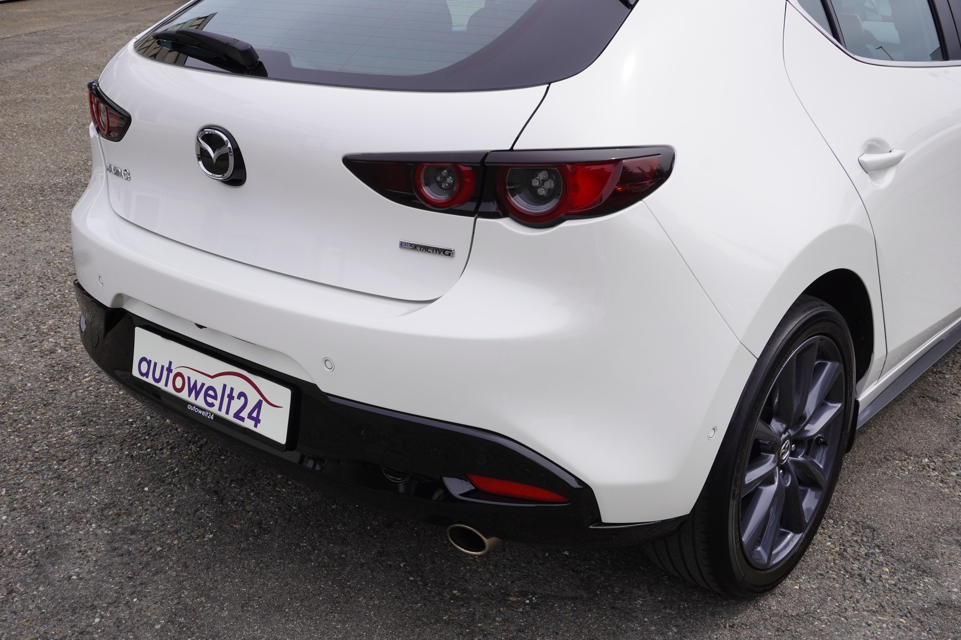 MAZDA 3 Hatchback SKYACTIV-G M Hybrid 150 Ambition Plus Automatik-image-40